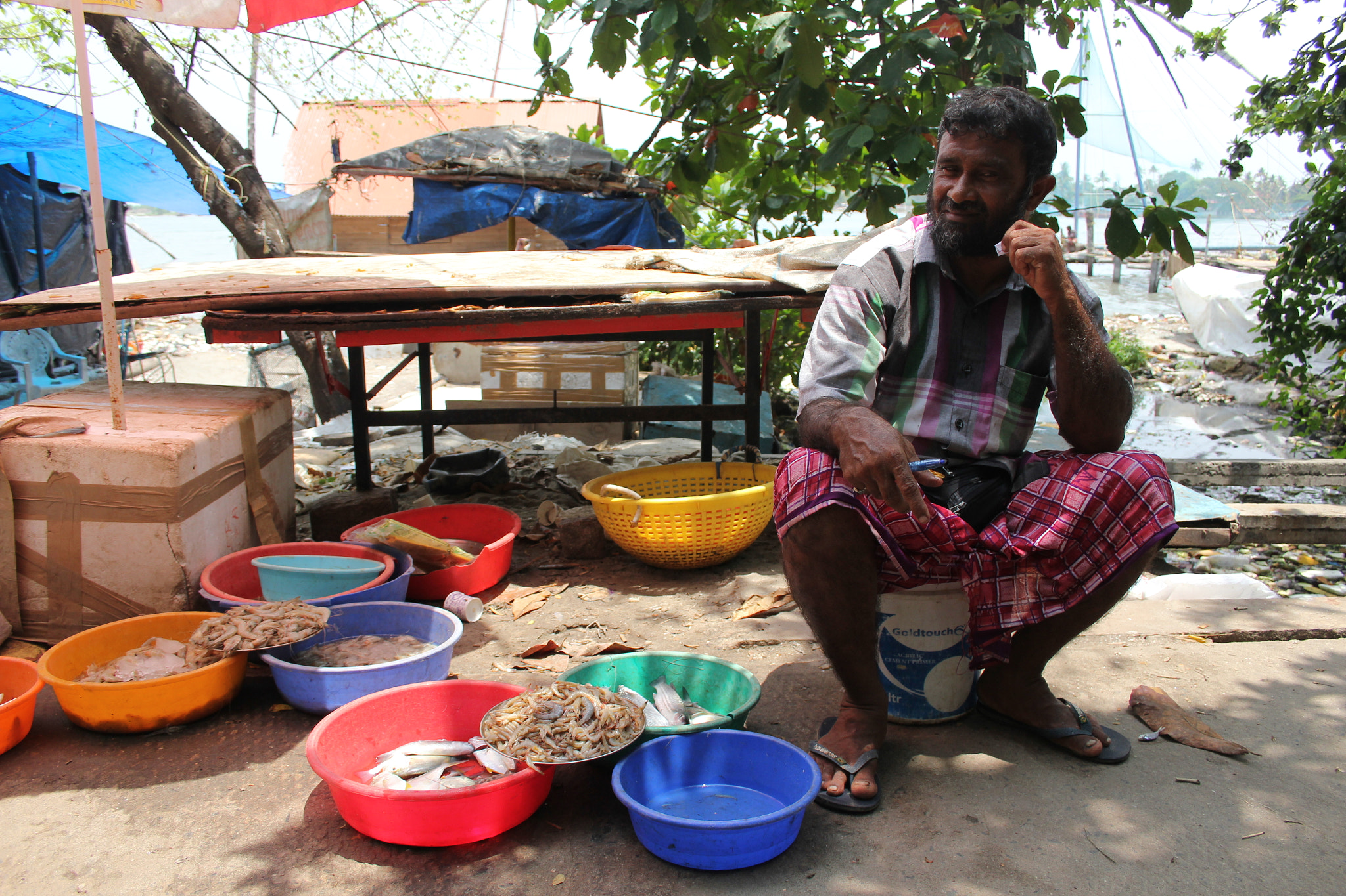 Canon EF-S 18-55mm F3.5-5.6 II sample photo. Fisherman in fort cochin, india photography
