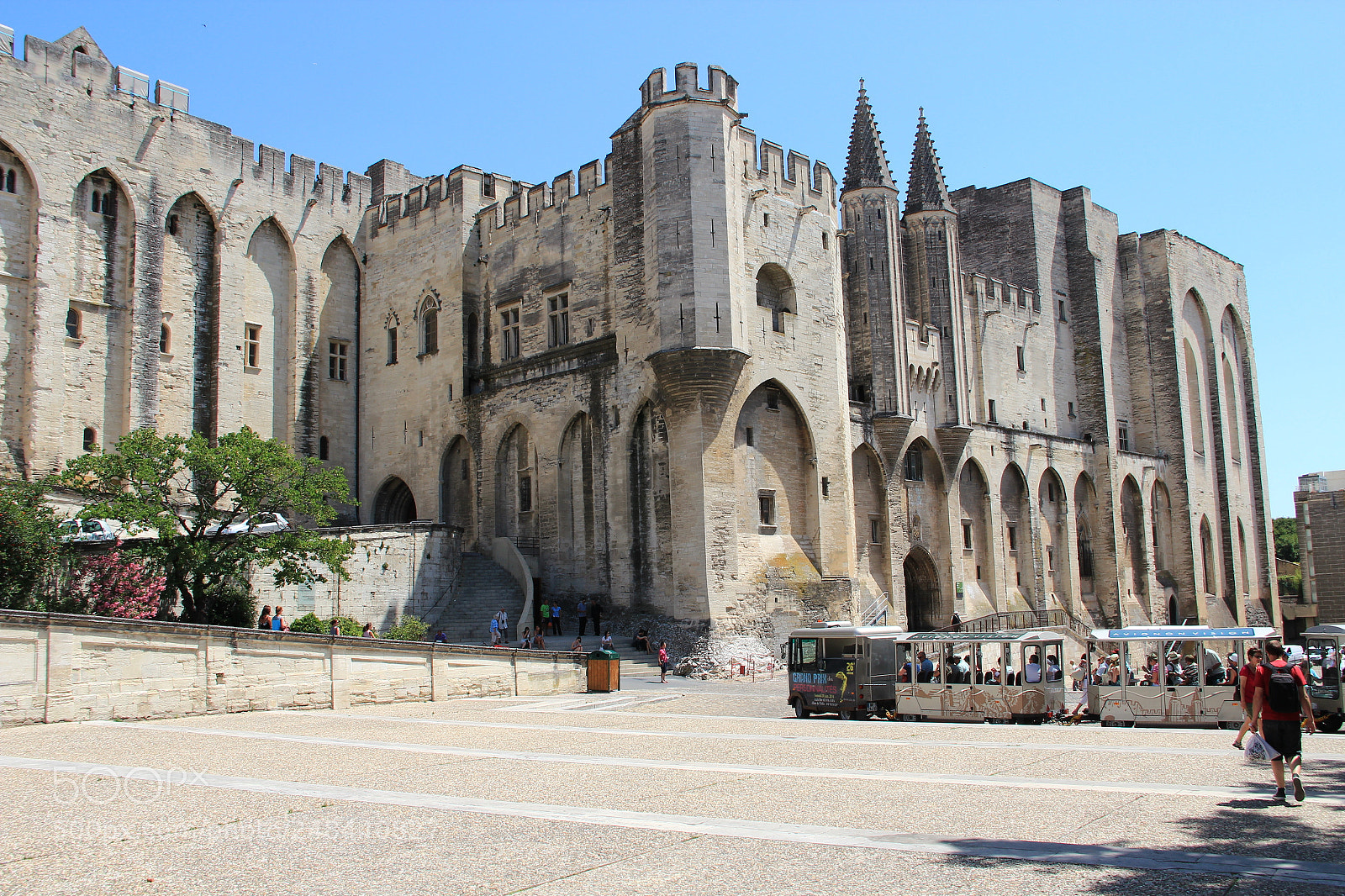 Canon EF-S 18-135mm F3.5-5.6 IS sample photo. Provenza - palazzo dei photography