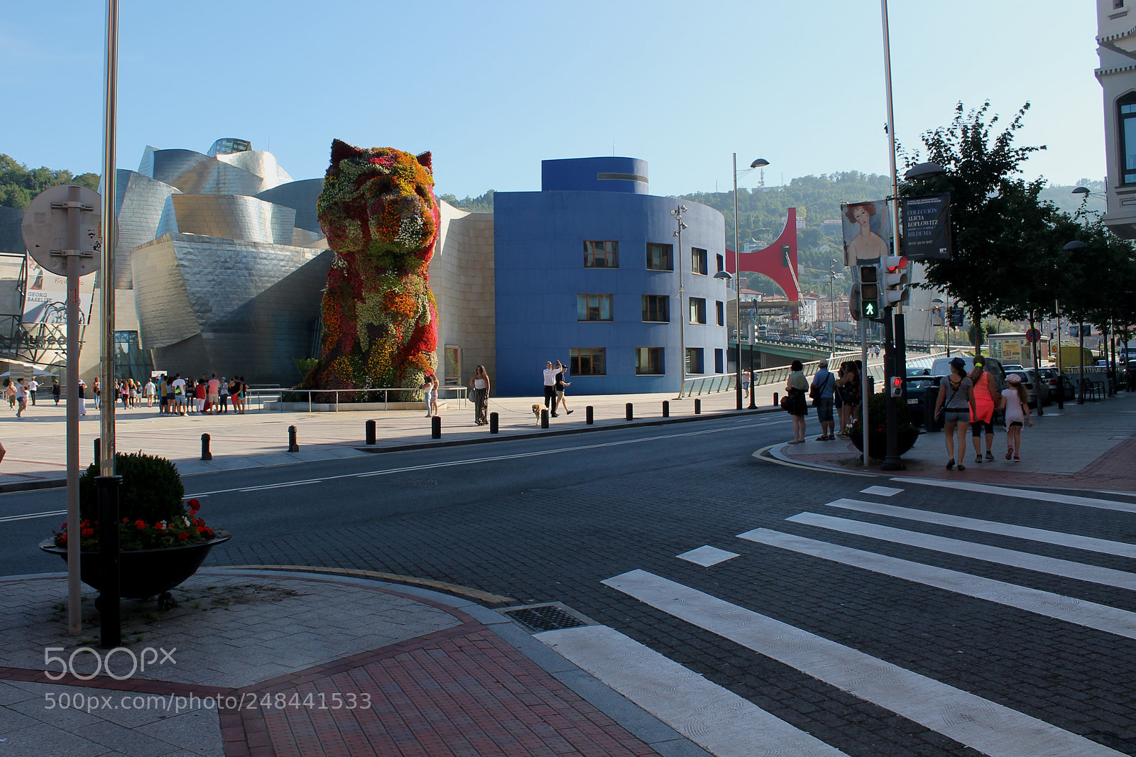 Canon EOS 1100D (EOS Rebel T3 / EOS Kiss X50) sample photo. Puppy guggenheim museum photography