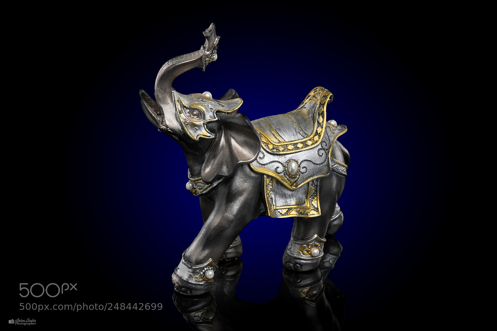 Sony a7R II sample photo. Elephant statuette photography