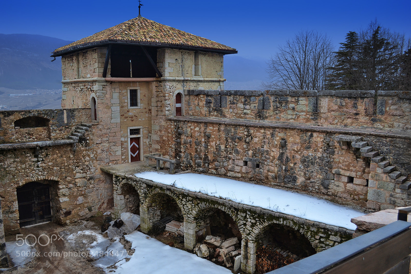 Nikon D3100 sample photo. Castello thun photography