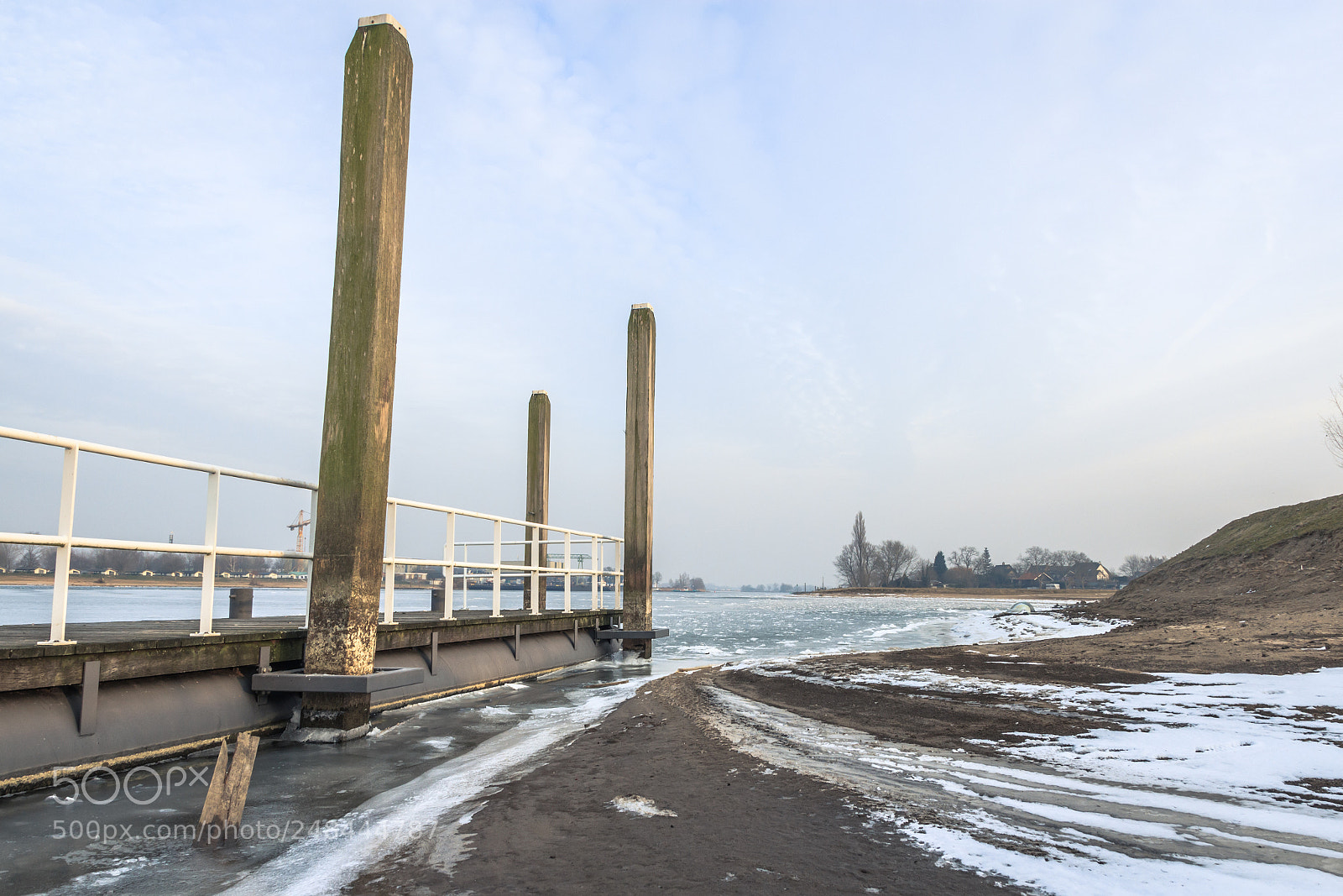 Canon EOS 600D (Rebel EOS T3i / EOS Kiss X5) sample photo. Afgedamde maas photography