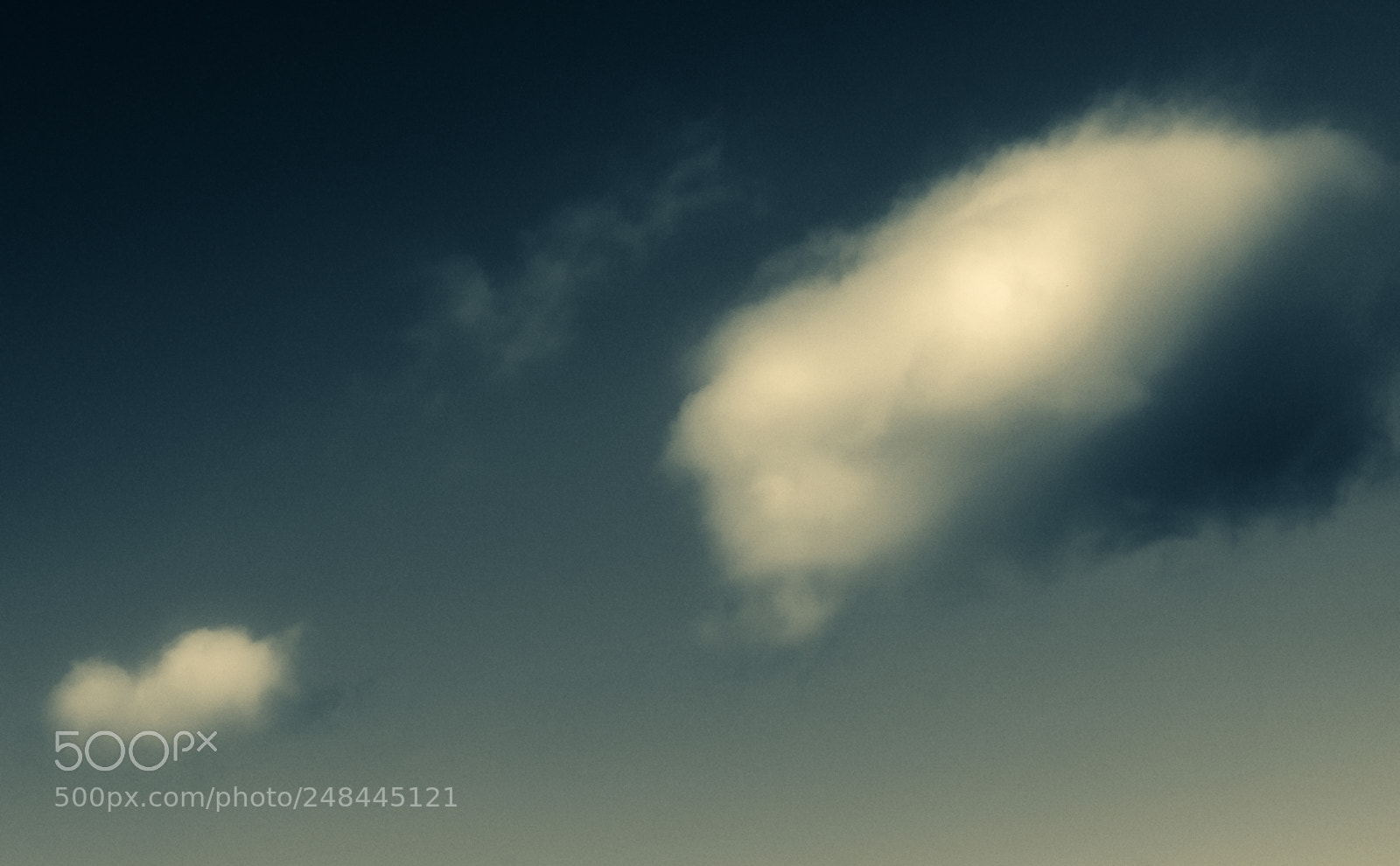 Pentax K-50 sample photo. Nube paseando con su photography