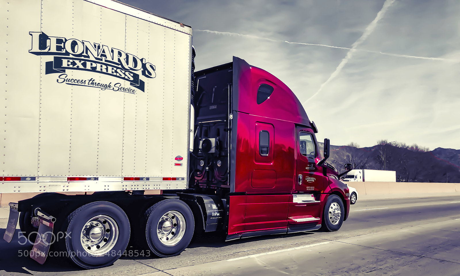 Apple iPhone 8 Plus sample photo. Truck photography