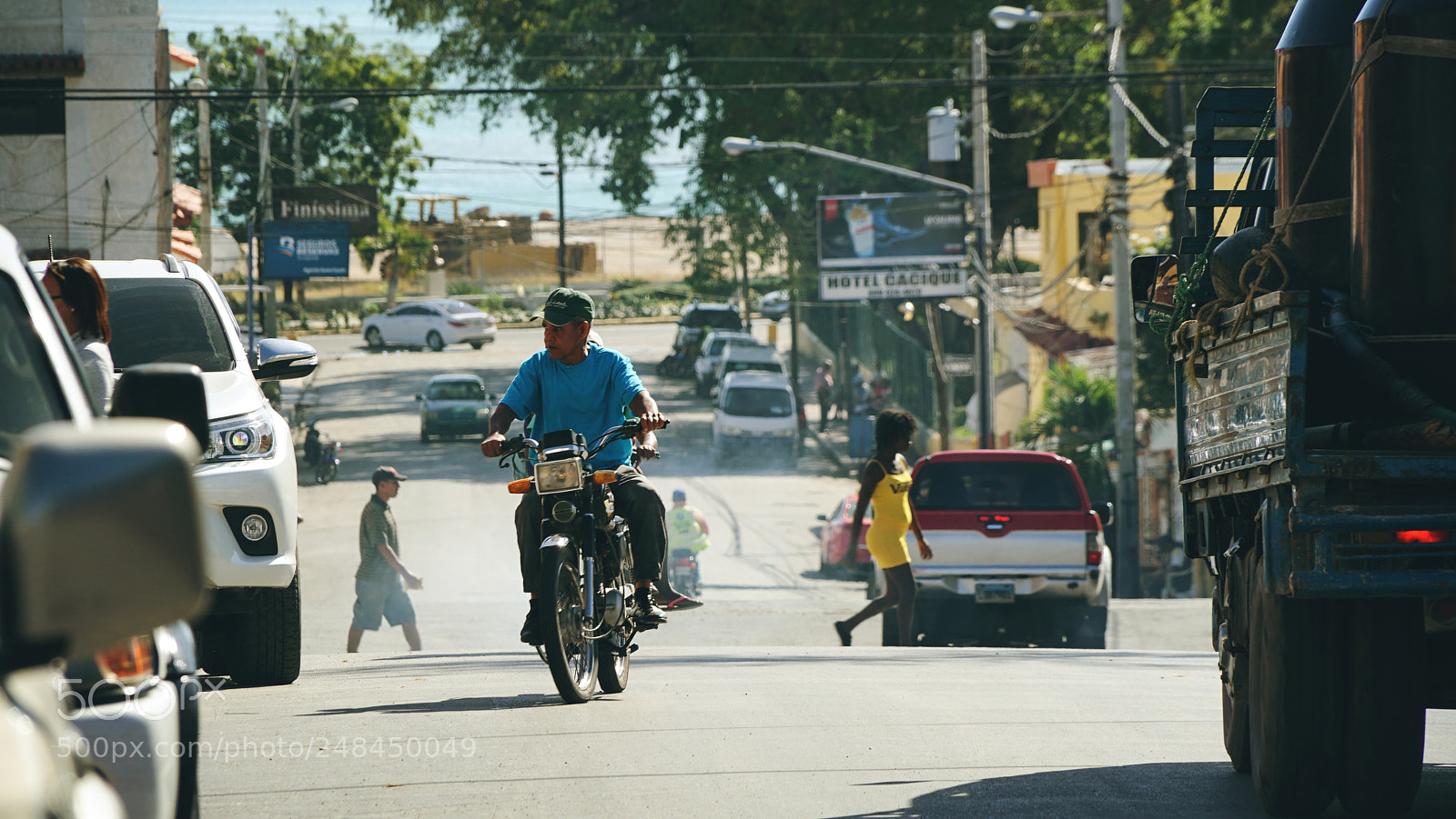 Sony a7 II sample photo. On the road. barahona photography