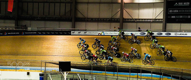Olympus OM-D E-M1 Mark II sample photo. The race is on photography