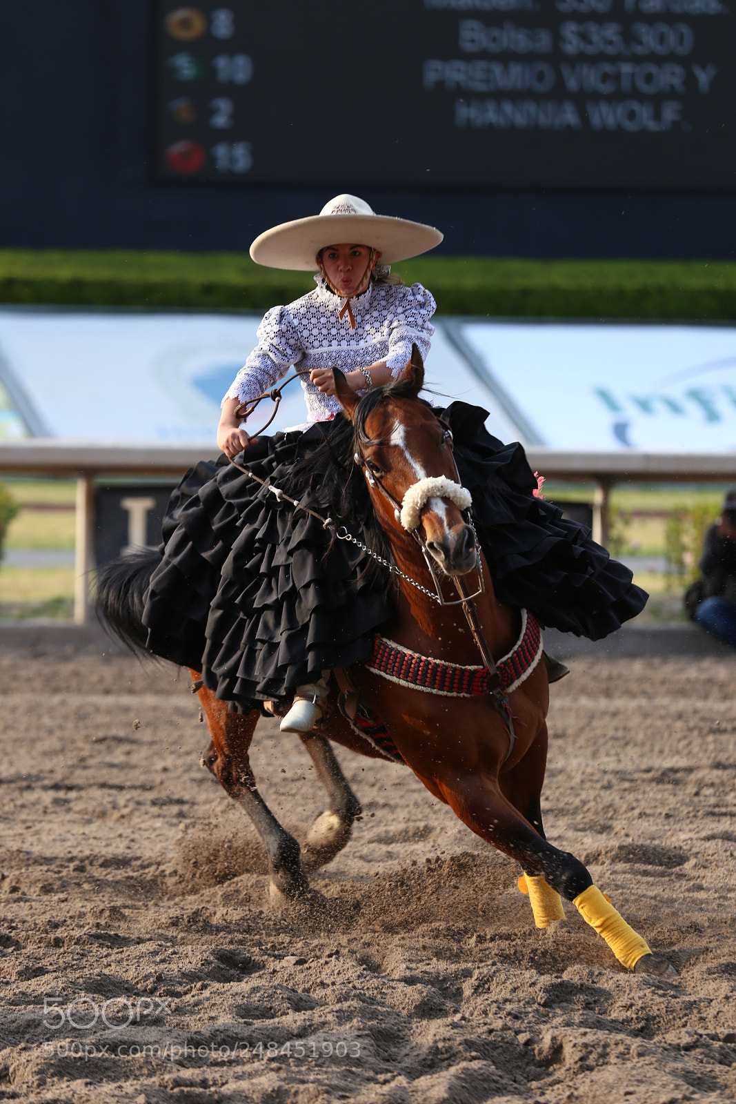 Canon EF 70-200mm F2.8L IS II USM sample photo. Escaramuza at the horse photography