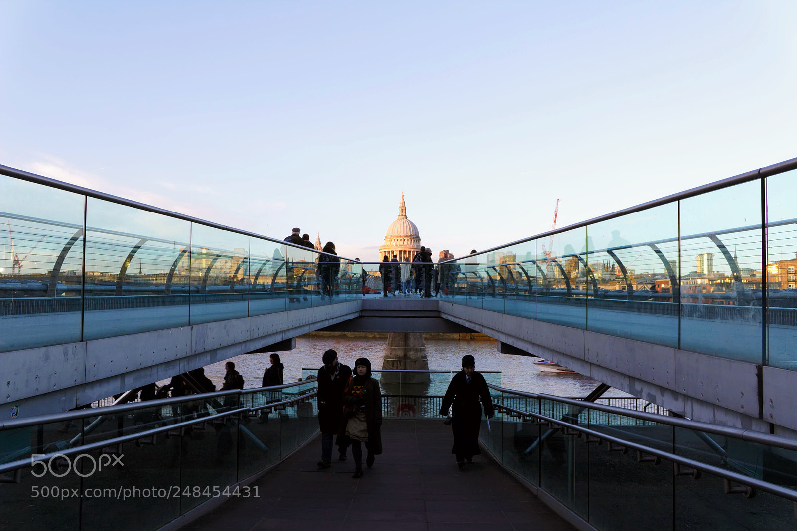 Canon EOS 1200D (EOS Rebel T5 / EOS Kiss X70 / EOS Hi) sample photo. Millennium bridge photography