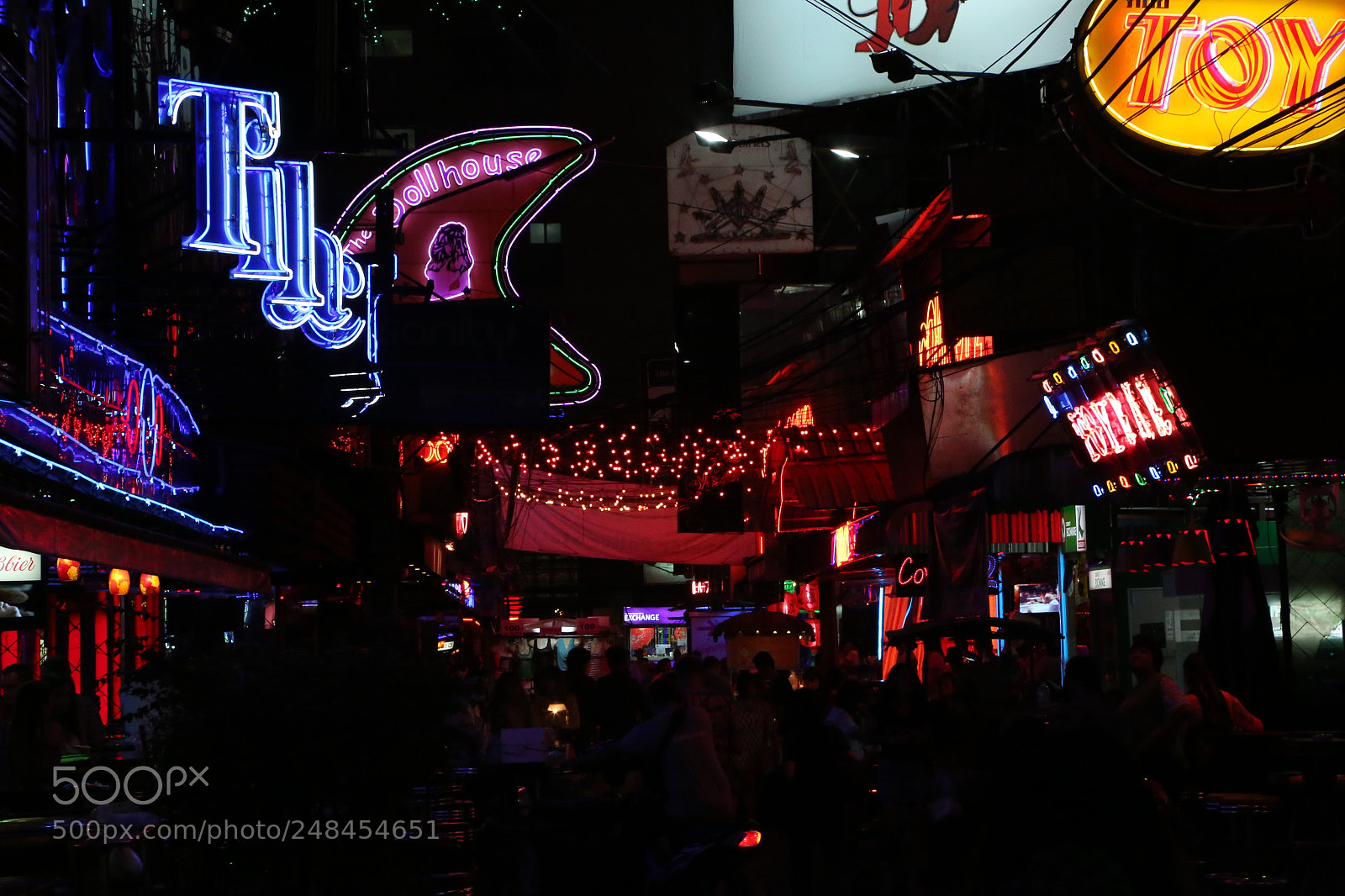 Canon EOS 6D + Canon EF 24-105mm F4L IS USM sample photo. Soi cowboy photography