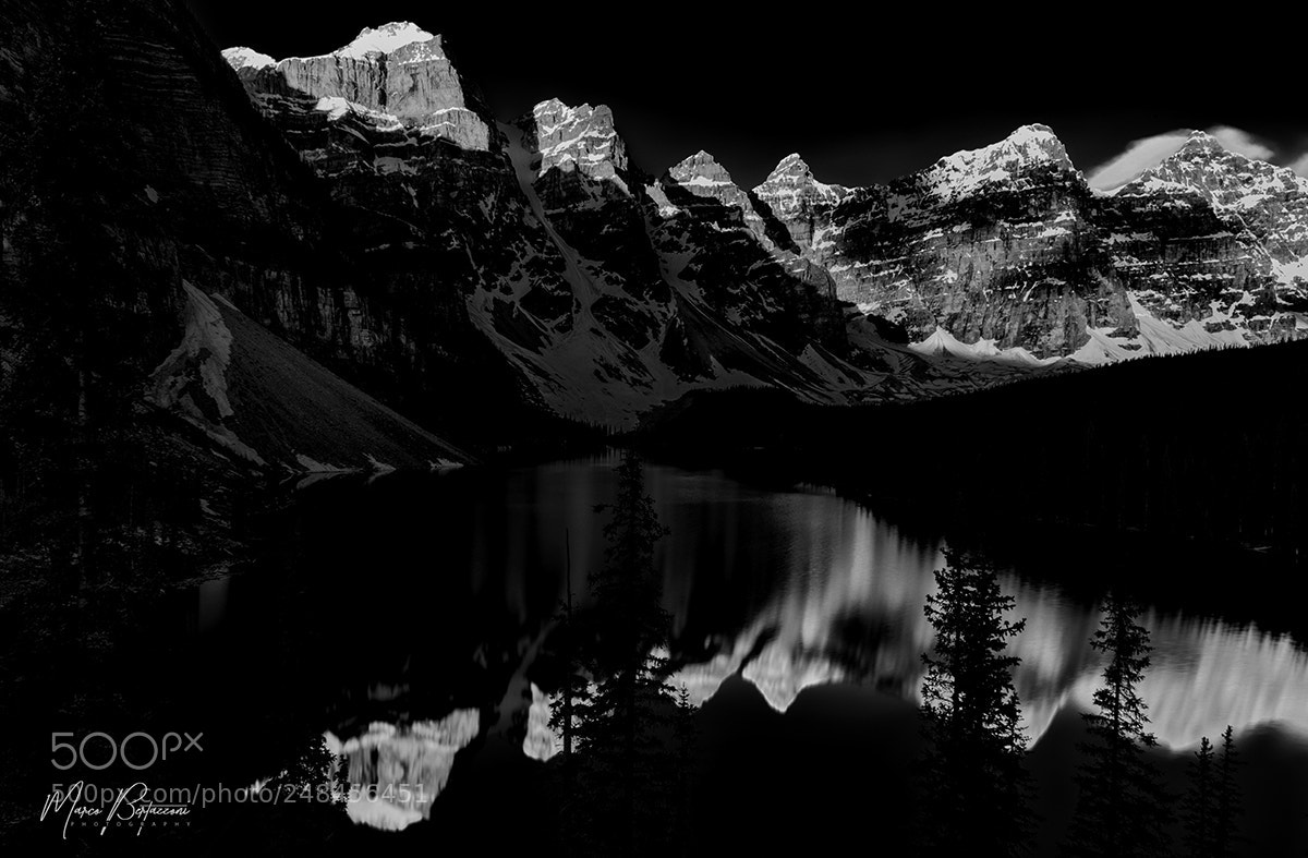 Nikon D810 sample photo. Scenic peaks in lake photography