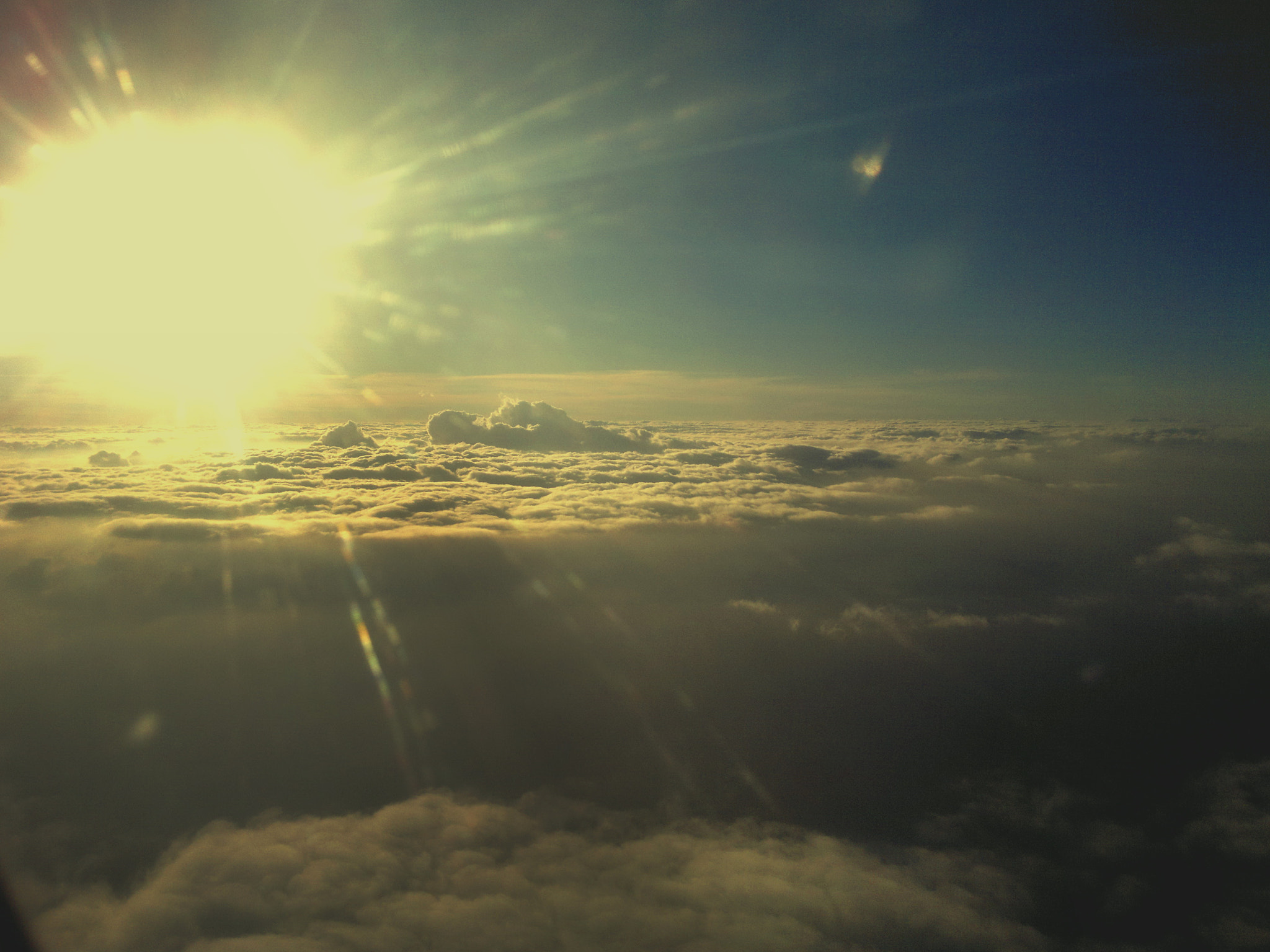Nokia N8-00 sample photo. Sun shining over the clouds photography