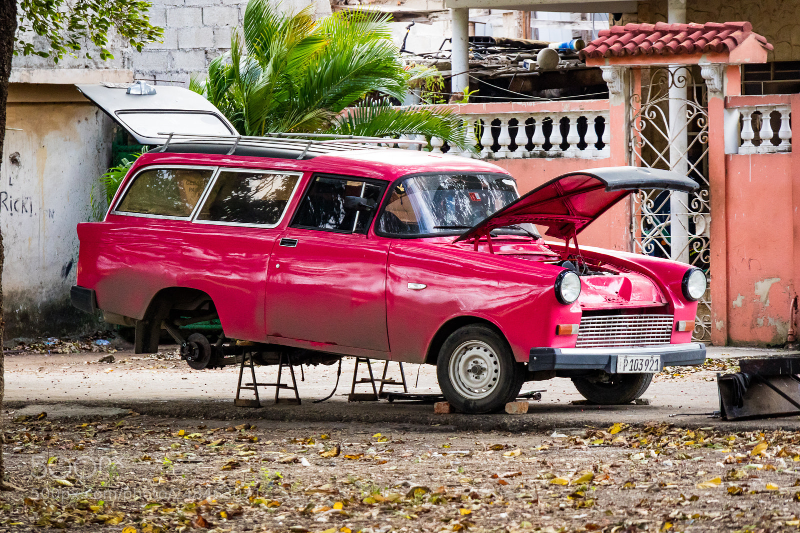 Canon EOS M3 sample photo. Wheelless car photography