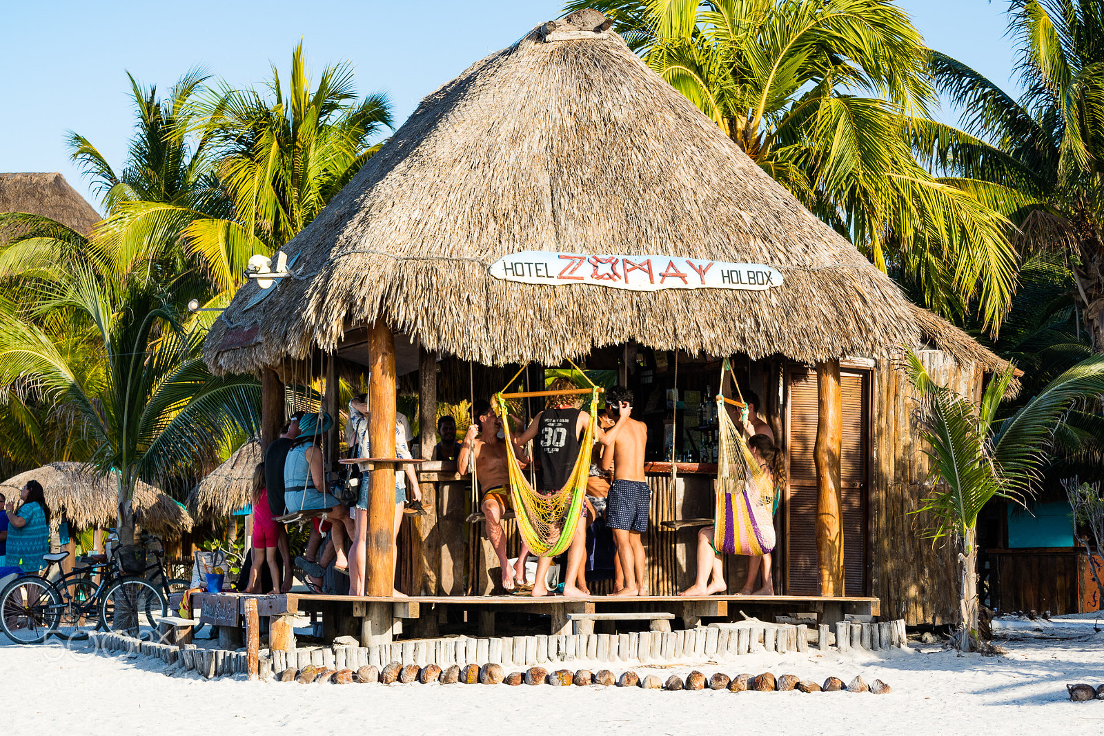 Canon EOS M3 sample photo. Beach bar photography