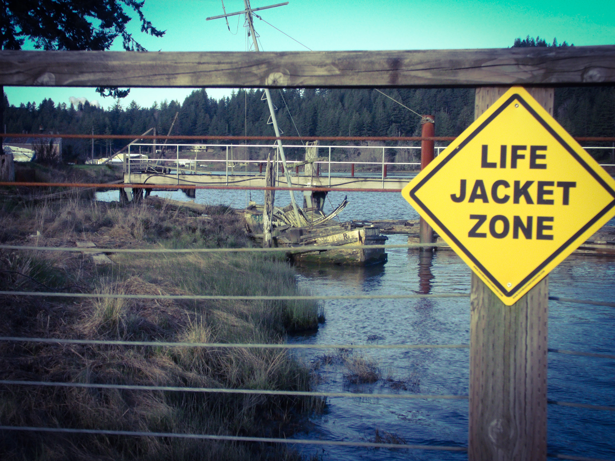 GENERAL IMAGING CO. X400 sample photo. Life jacket zone photography
