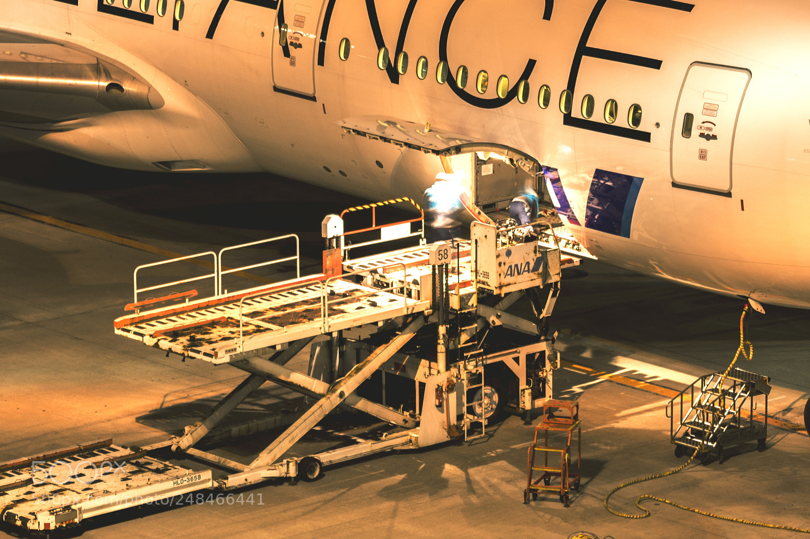 Nikon D7100 sample photo. In the haneda airport,where photography