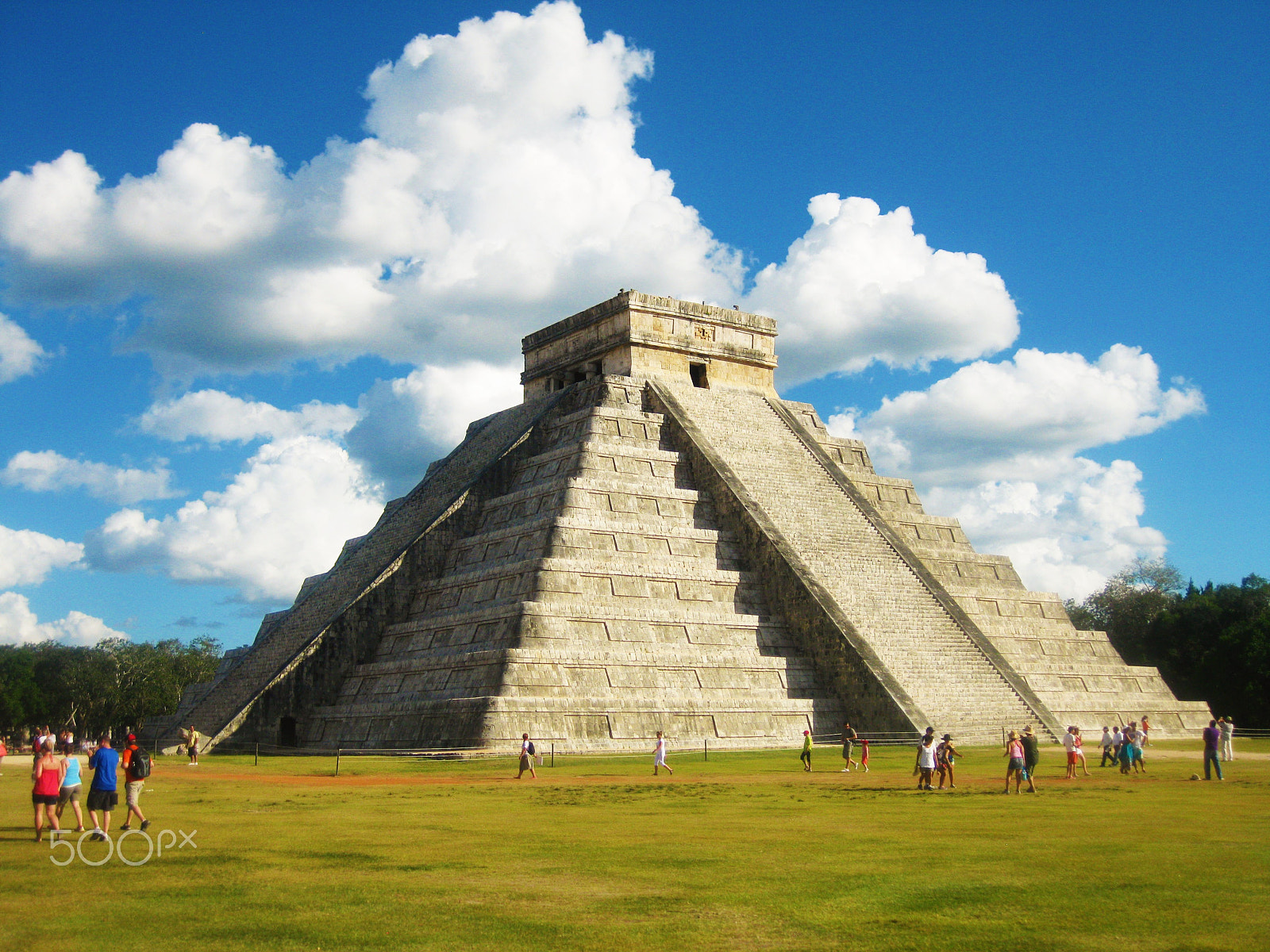 Canon PowerShot SD790 IS (Digital IXUS 90 IS / IXY Digital 95 IS) sample photo. Piramide chichen itza photography