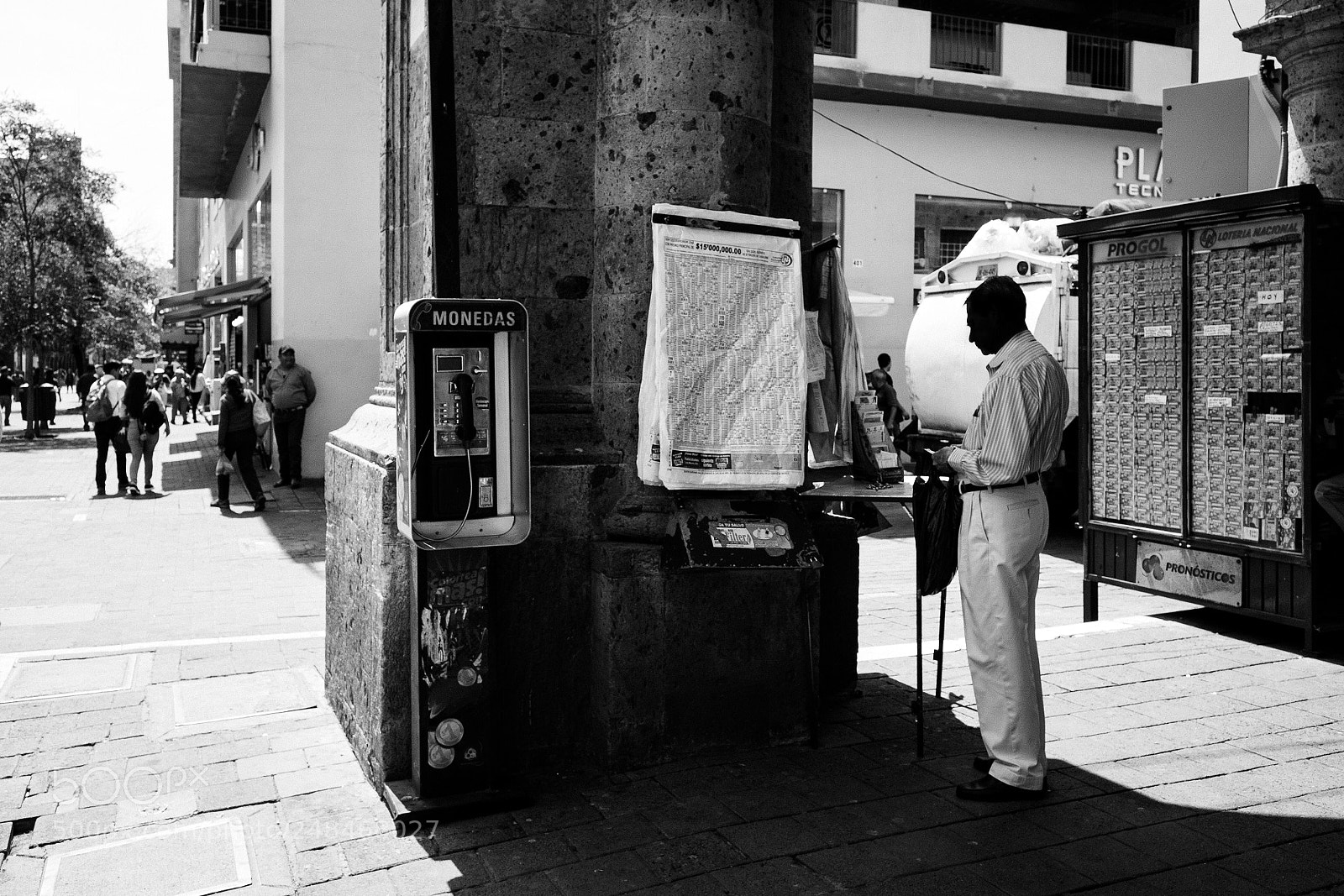 Ricoh GR II sample photo. A man and his photography