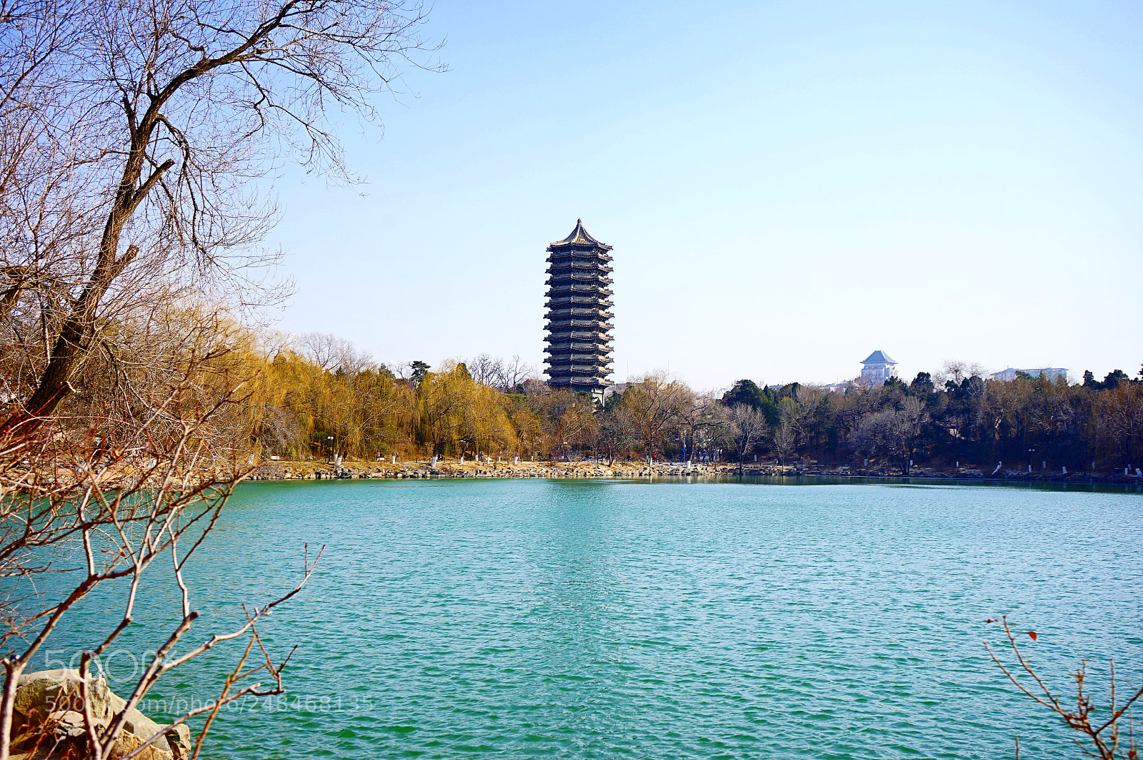 Sony a7 II sample photo. 北大，未名湖，水塔 photography