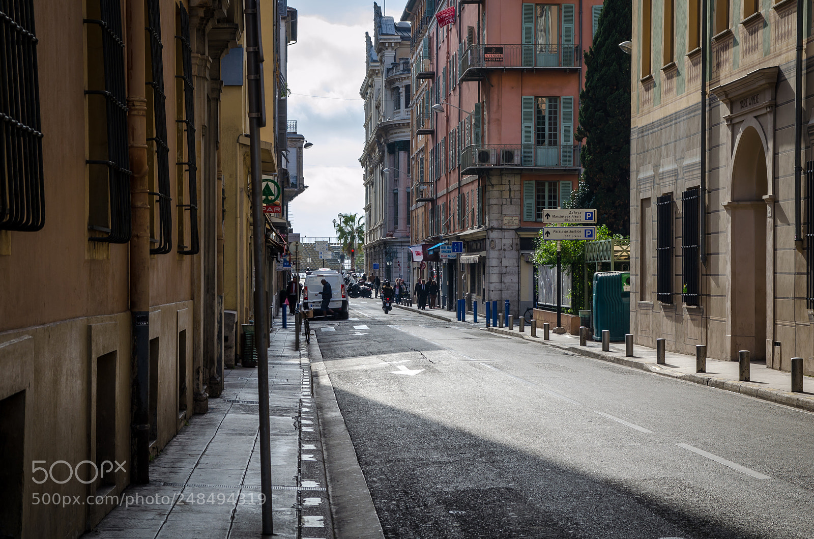 Nikon D5100 sample photo. Sunny streets photography