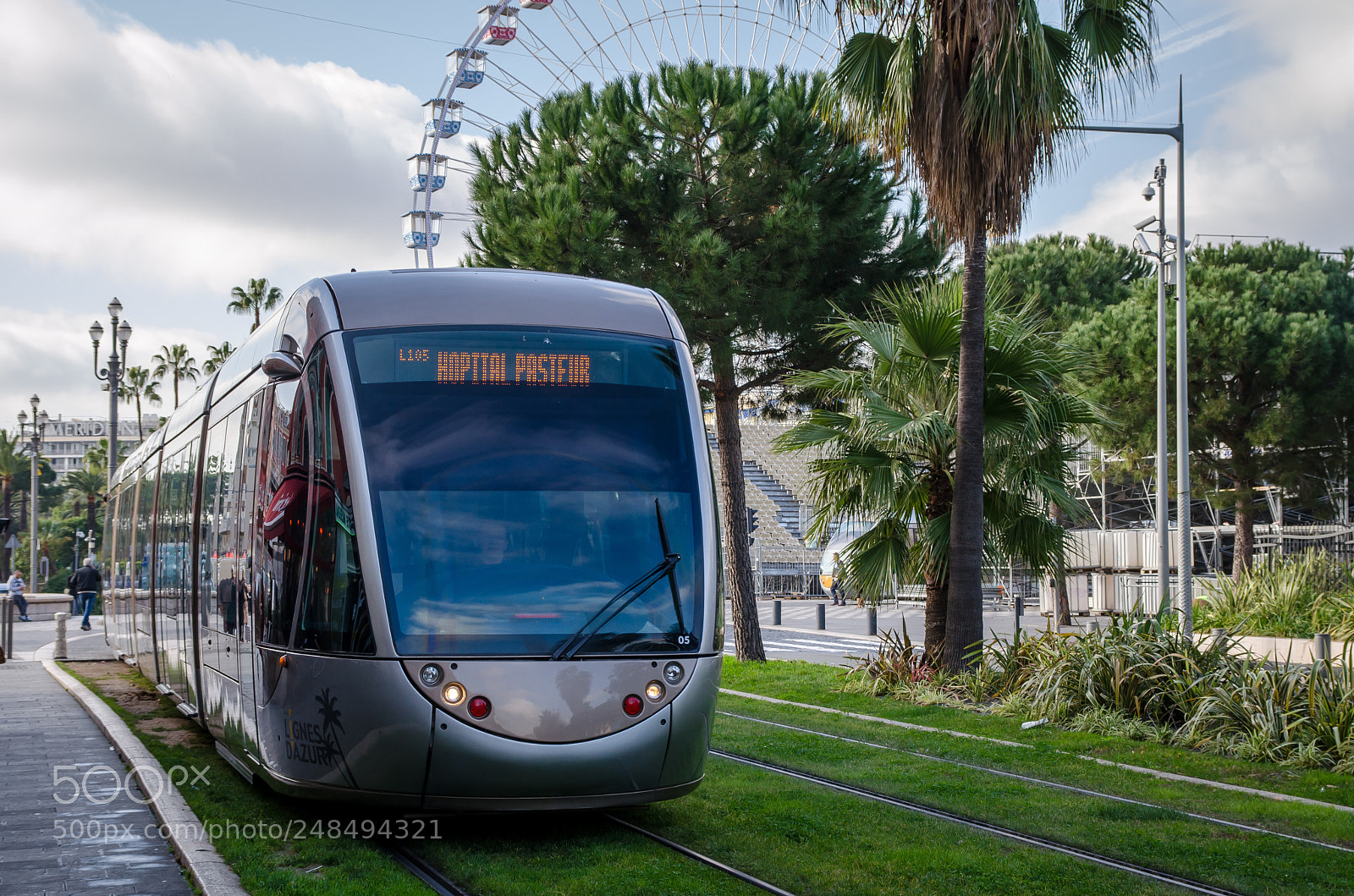 Nikon D5100 sample photo. Nice tram photography