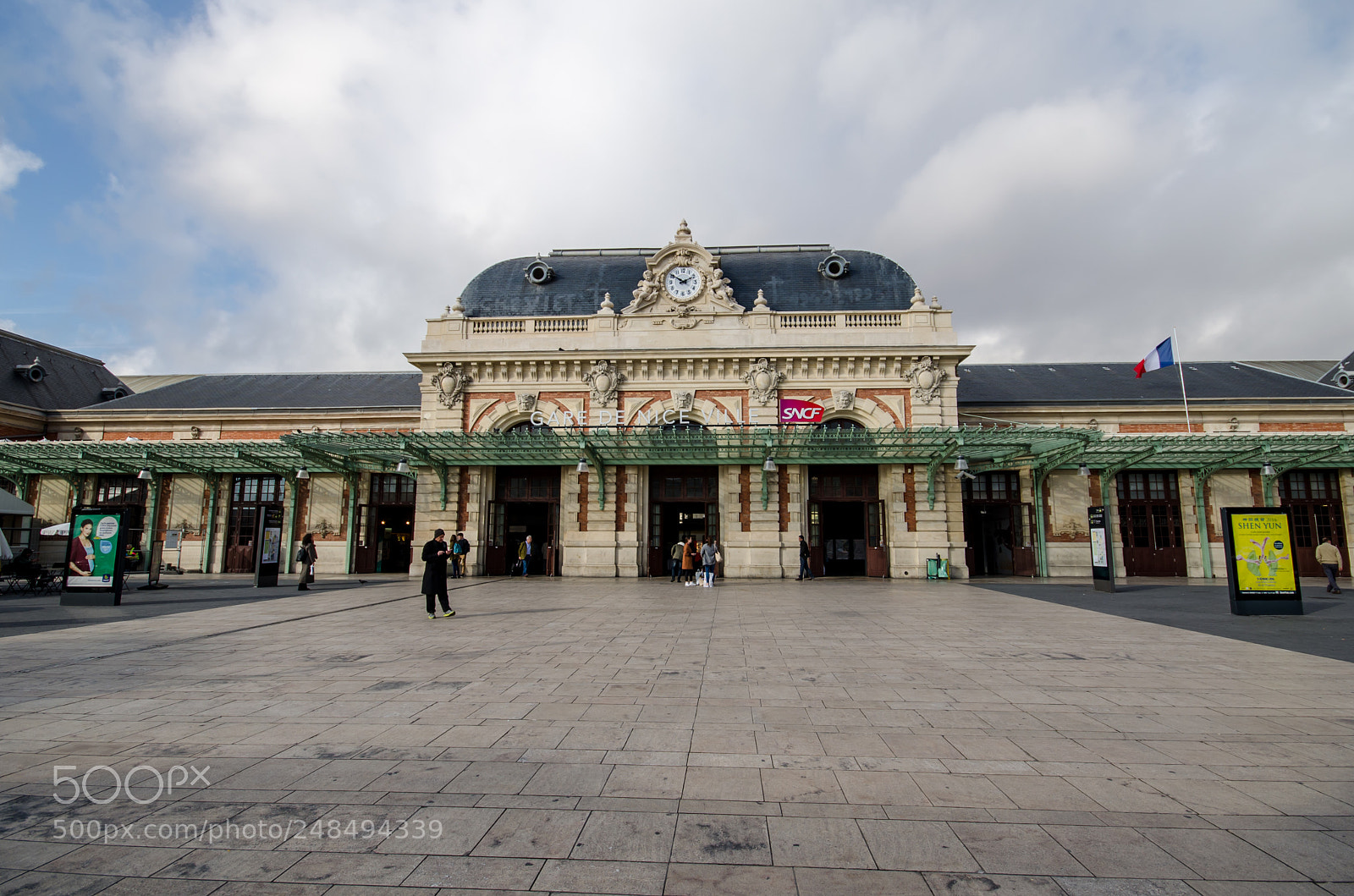 Nikon D5100 sample photo. Nice station photography