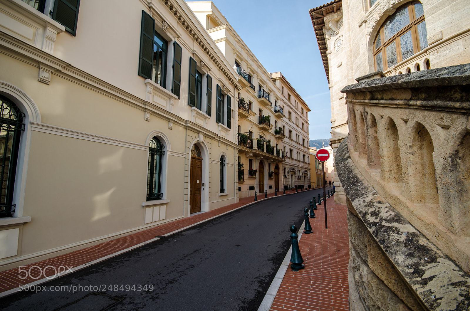 Nikon D5100 sample photo. Quiet street photography