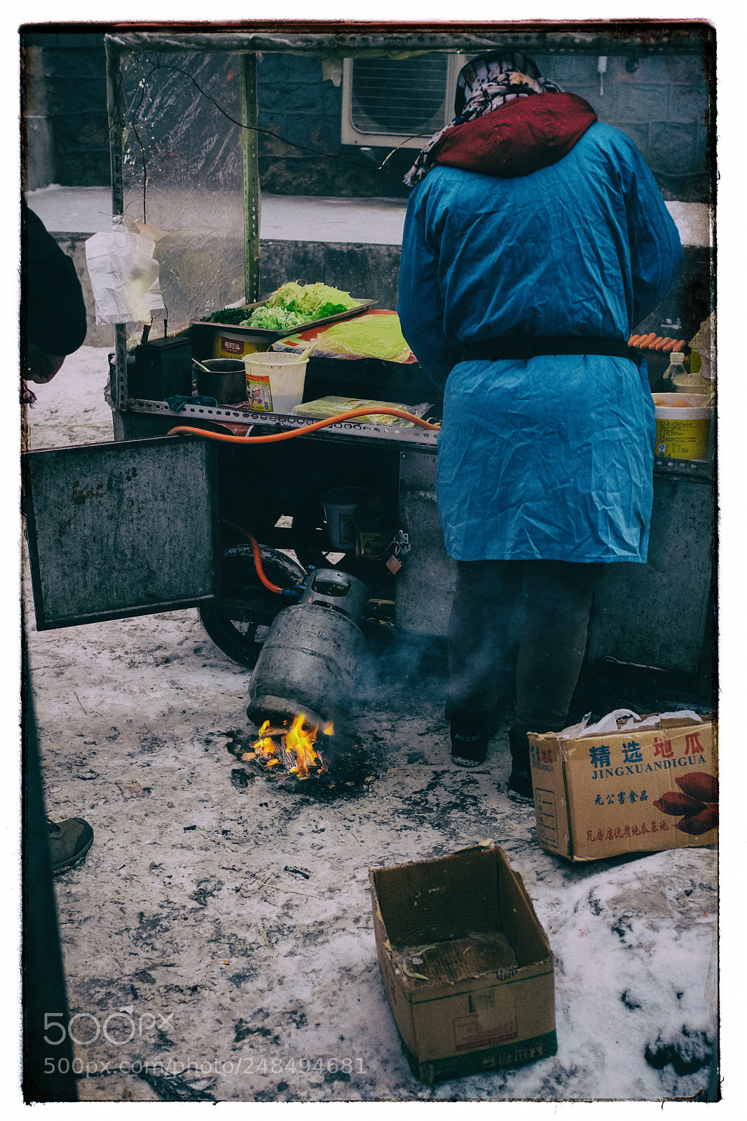 Fujifilm X100S sample photo. Extremely cold：gas cylinder photography