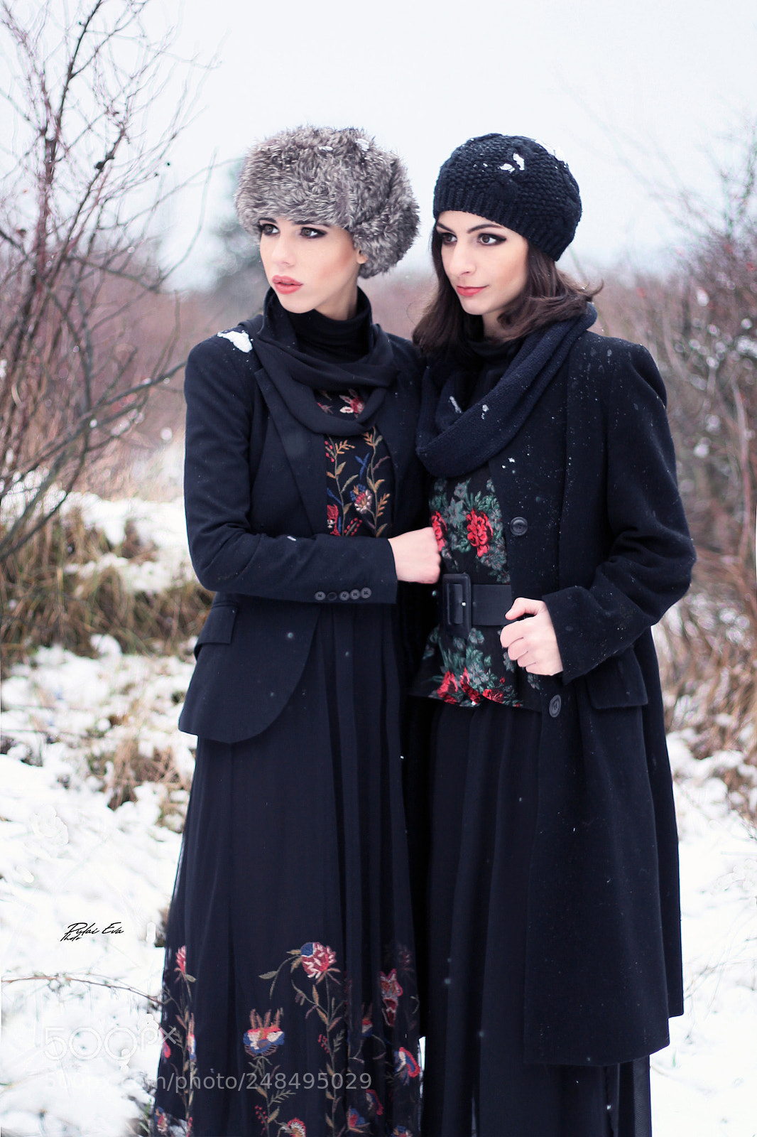 Canon EOS 1100D (EOS Rebel T3 / EOS Kiss X50) sample photo. Girls in snow photography