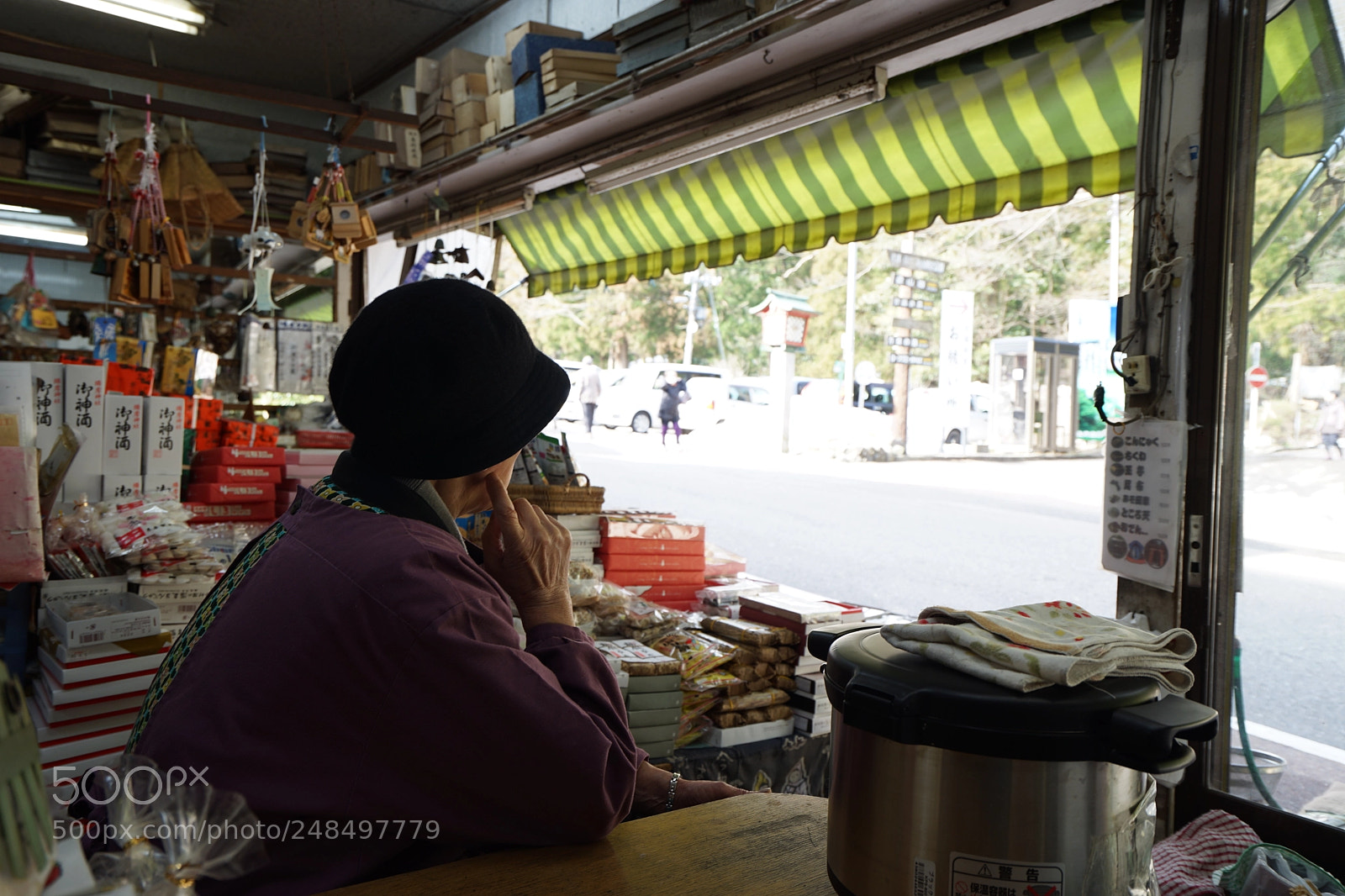 Sony a7 II sample photo. Souvenir shop  yahiko shrine photography