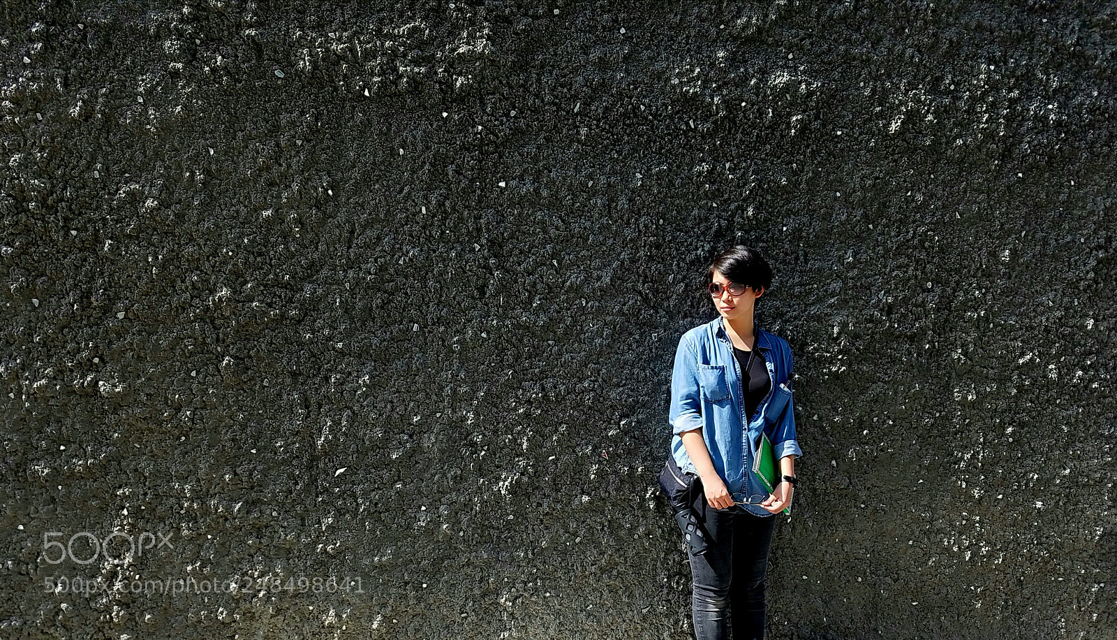 Samsung Galaxy S7 Edge sample photo. Girl and wall photography