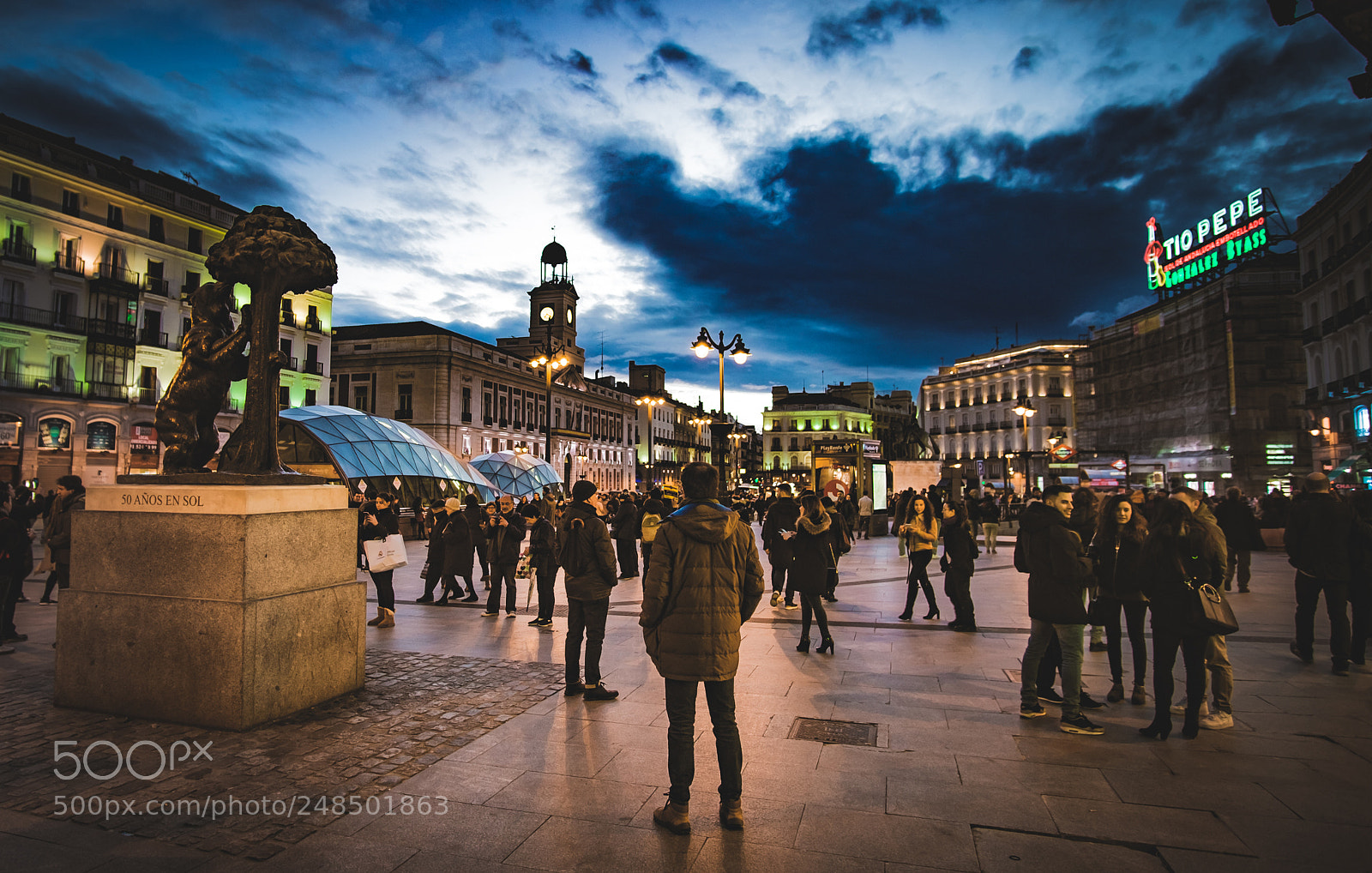 Fujifilm X-E1 sample photo. Standing at puerta del photography