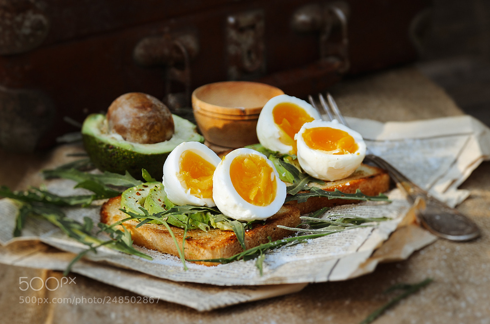 Canon EOS 600D (Rebel EOS T3i / EOS Kiss X5) sample photo. Toast with avocado, arugula photography