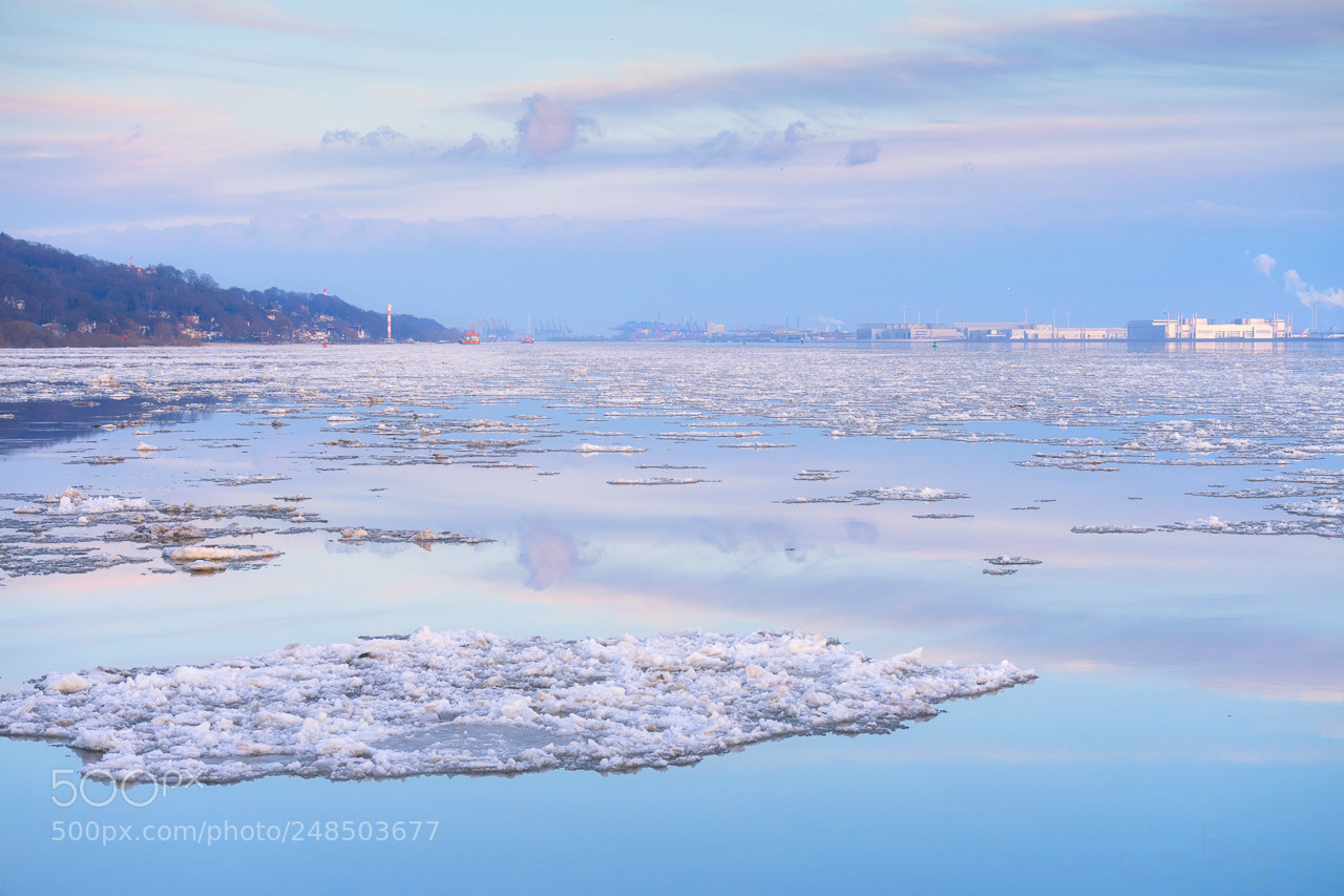 Sony a7 II sample photo. Blankenese und airbus am photography