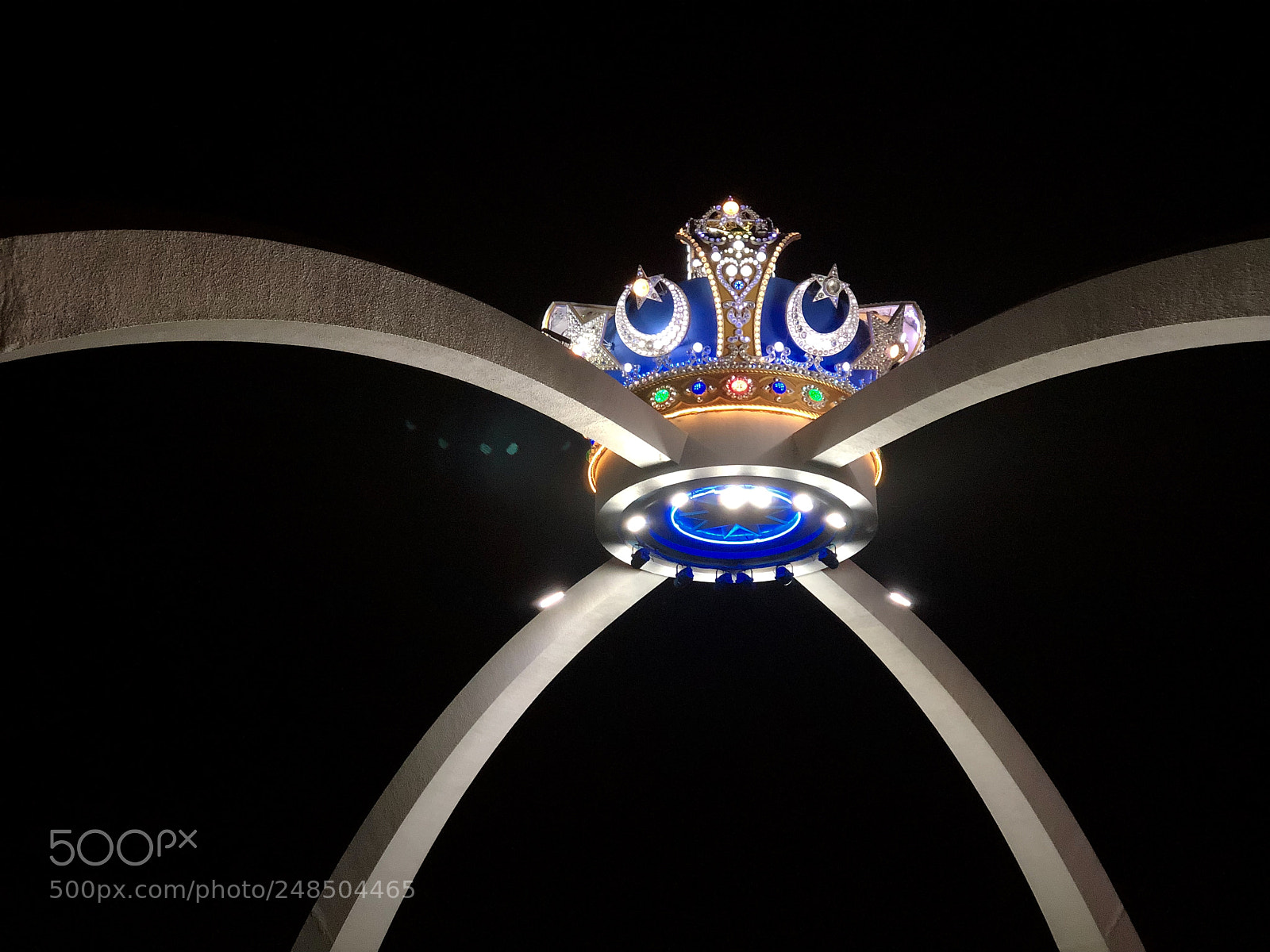 Apple iPhone X sample photo. The royal crown of photography