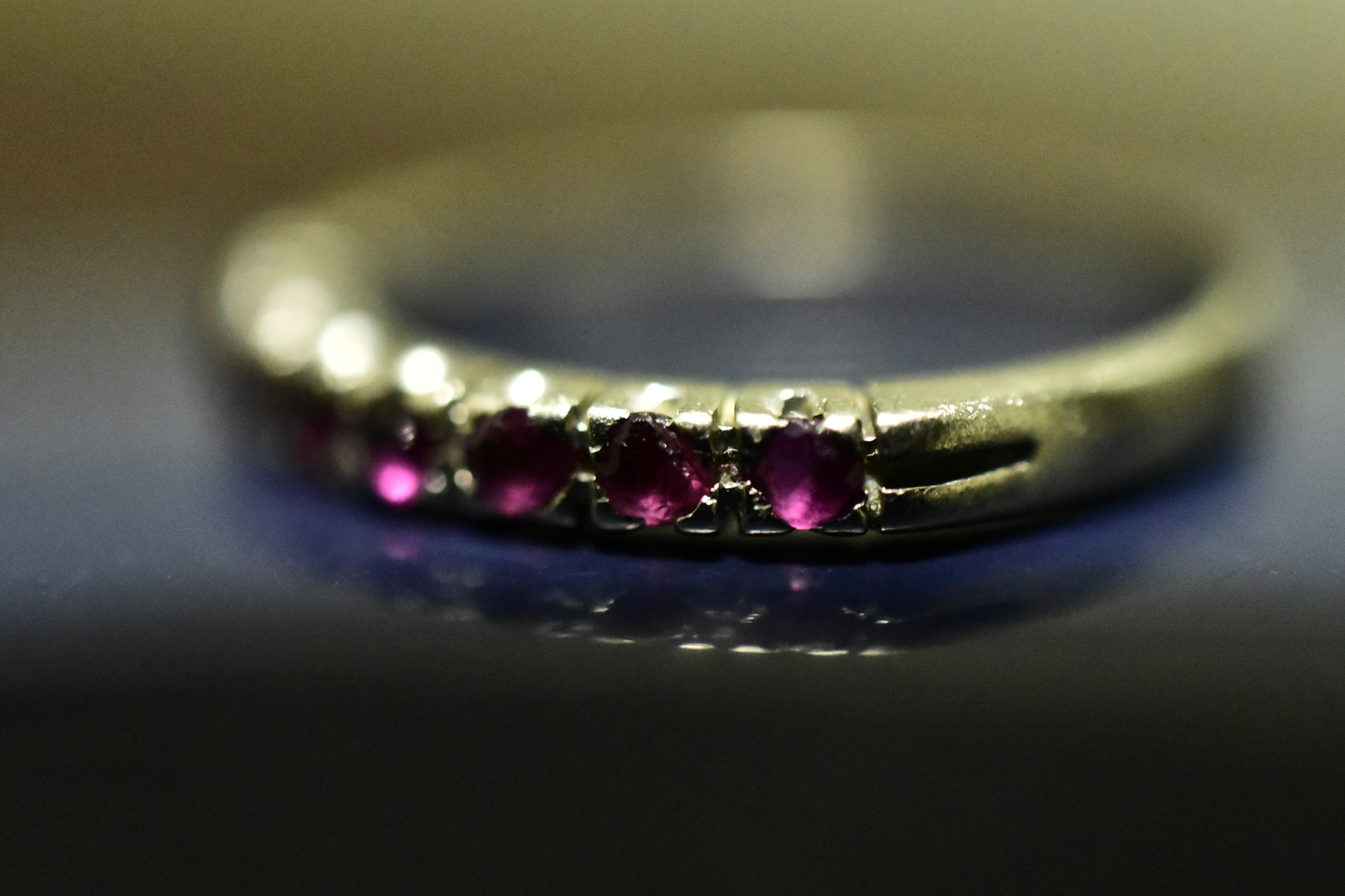 Nikon AF-S DX Micro Nikkor 40mm F2.8 sample photo. Macro de anel com pedras polidas photography