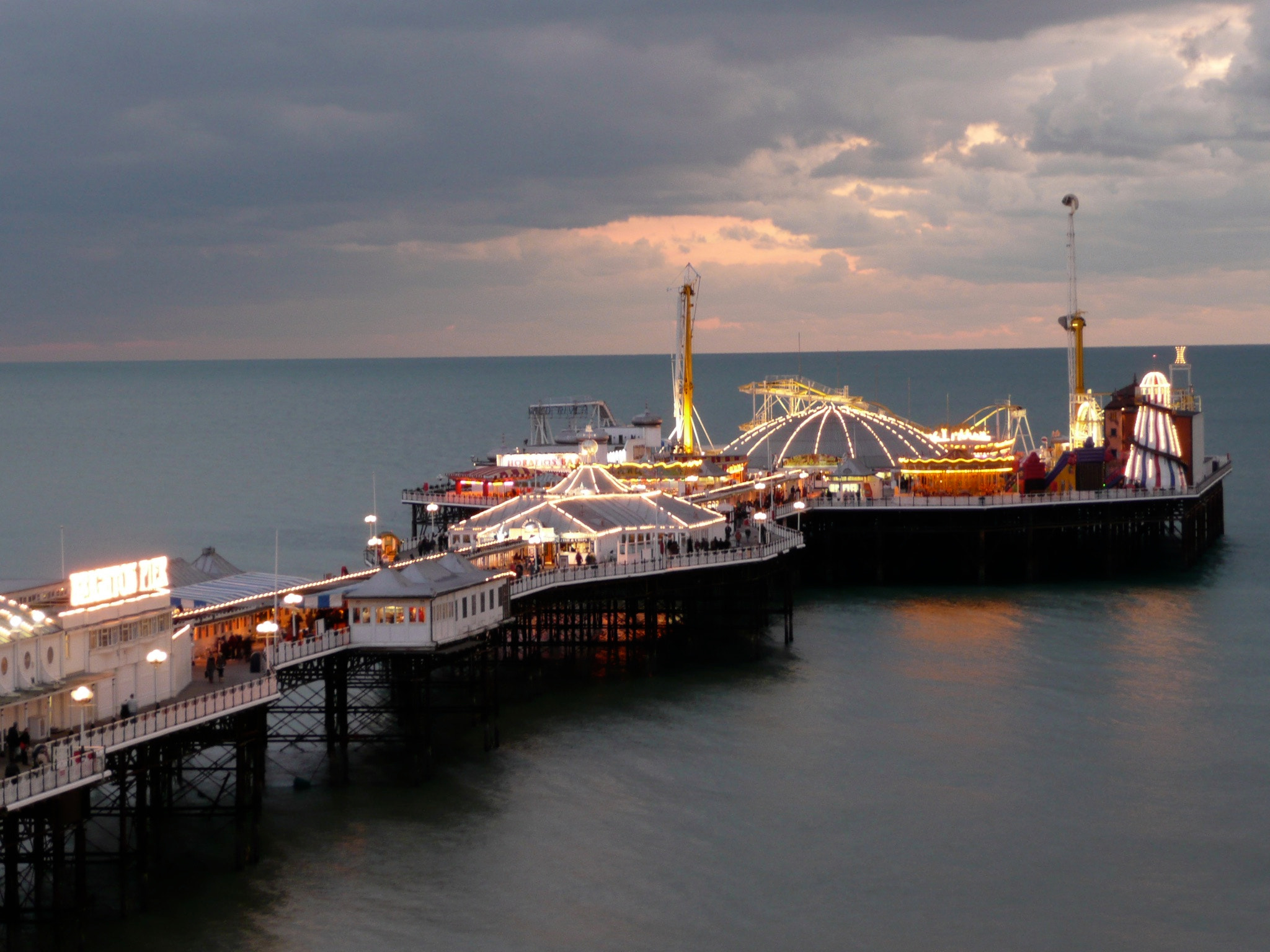 Panasonic DMC-TZ3 sample photo. Brighton pier, sussex photography