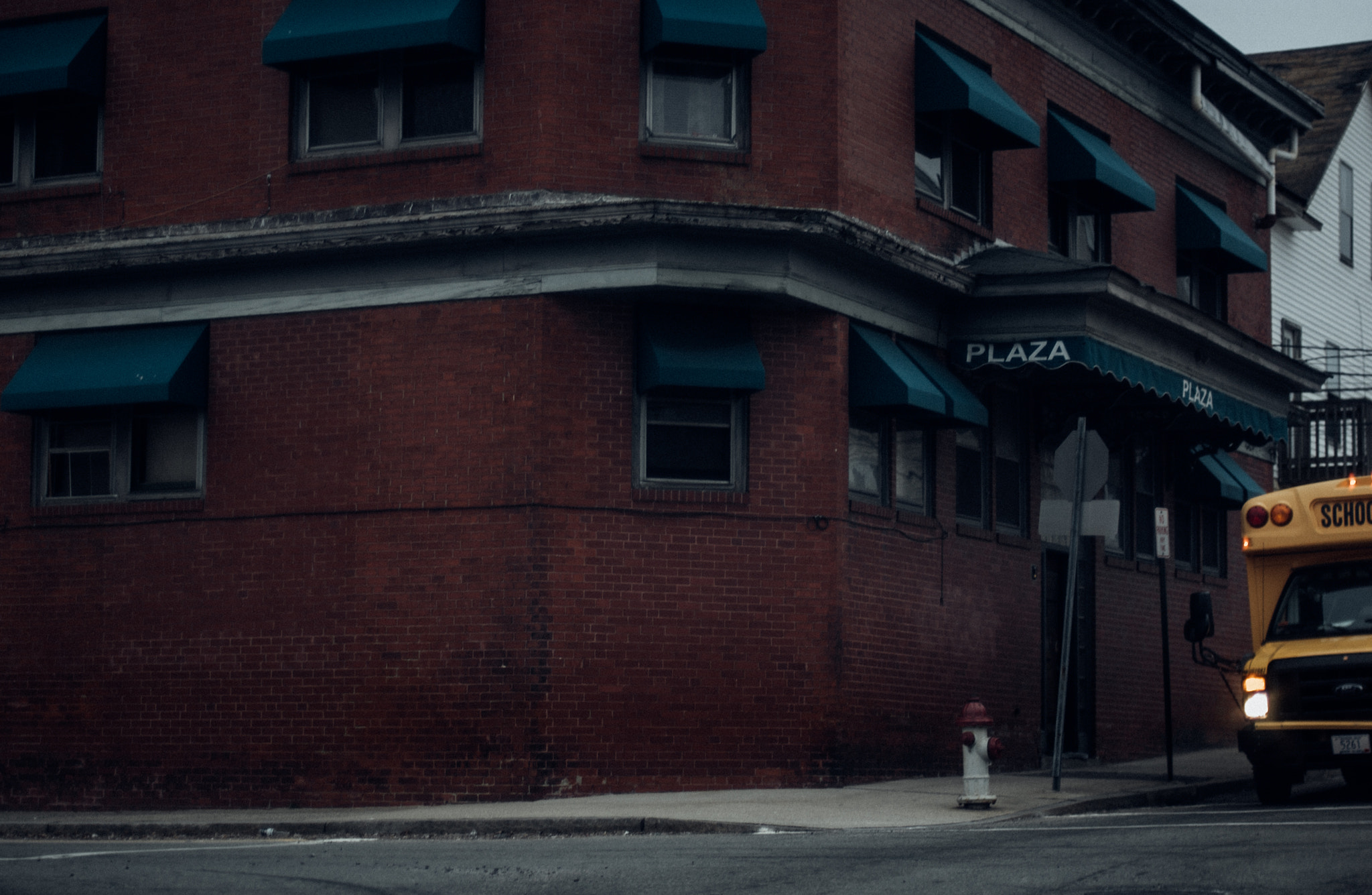 Nikon D1X sample photo. Plaza photography