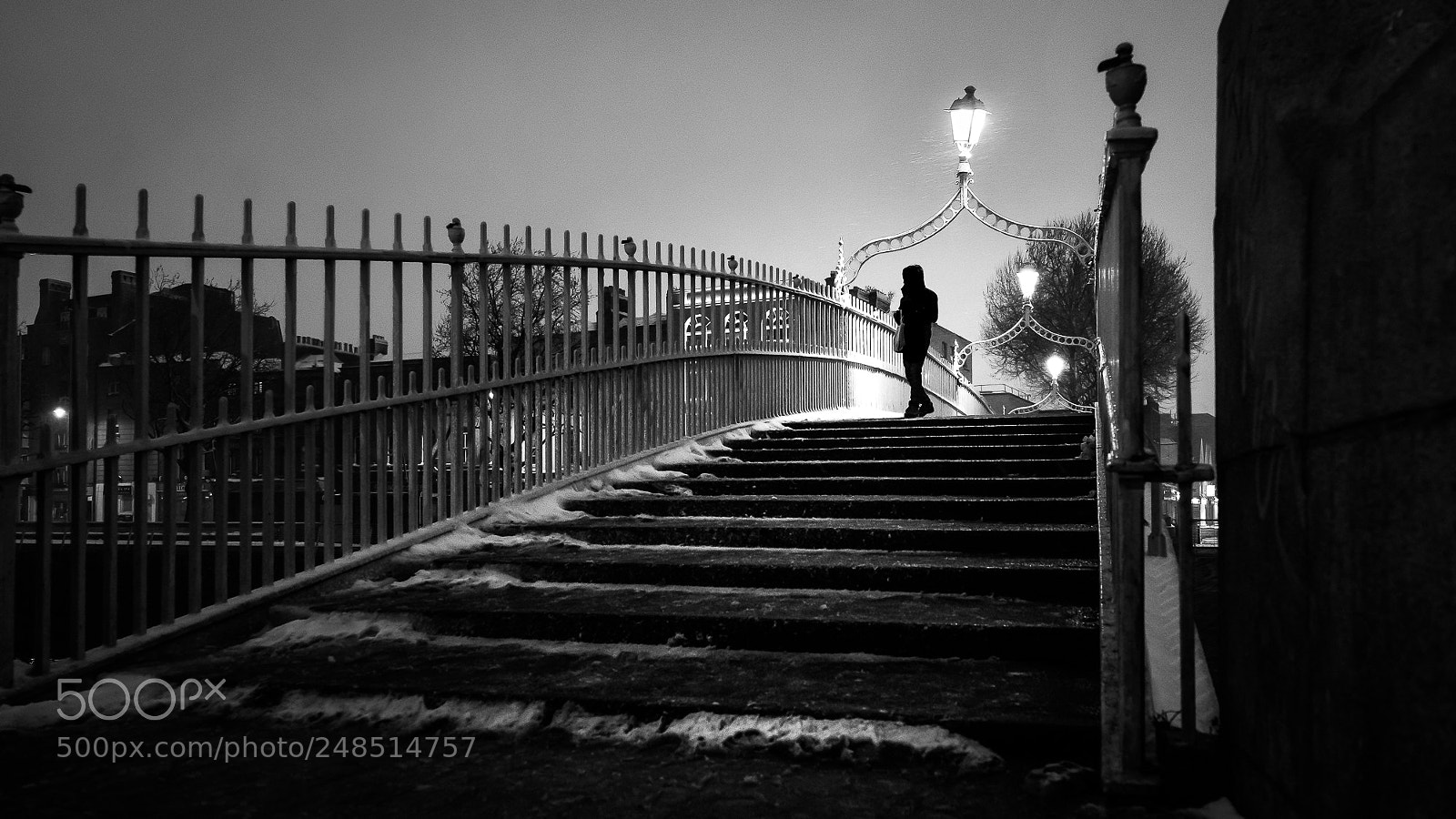 Fujifilm X-Pro2 sample photo. Snowy ha'penny bridge photography