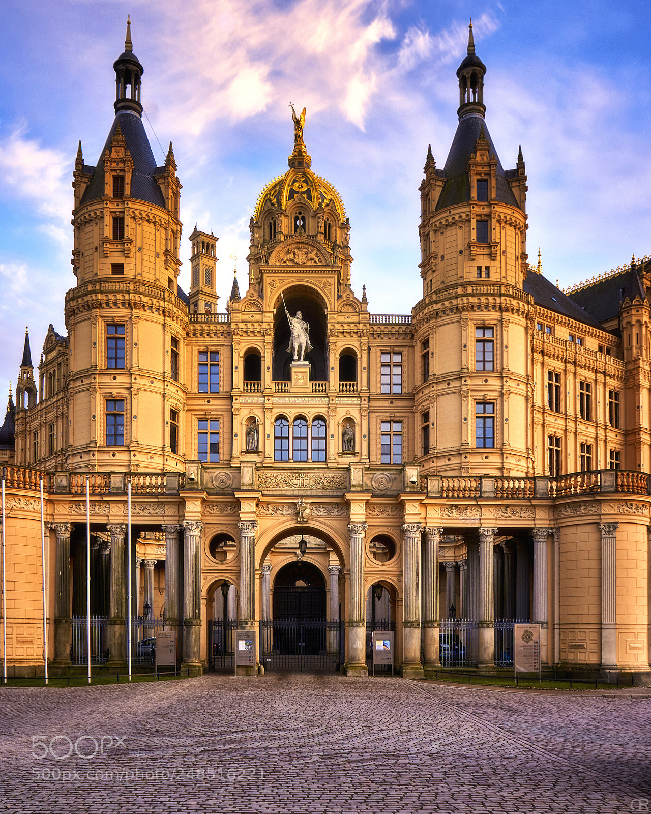 Sony a6000 sample photo. Haupteingang schweriner schloss photography