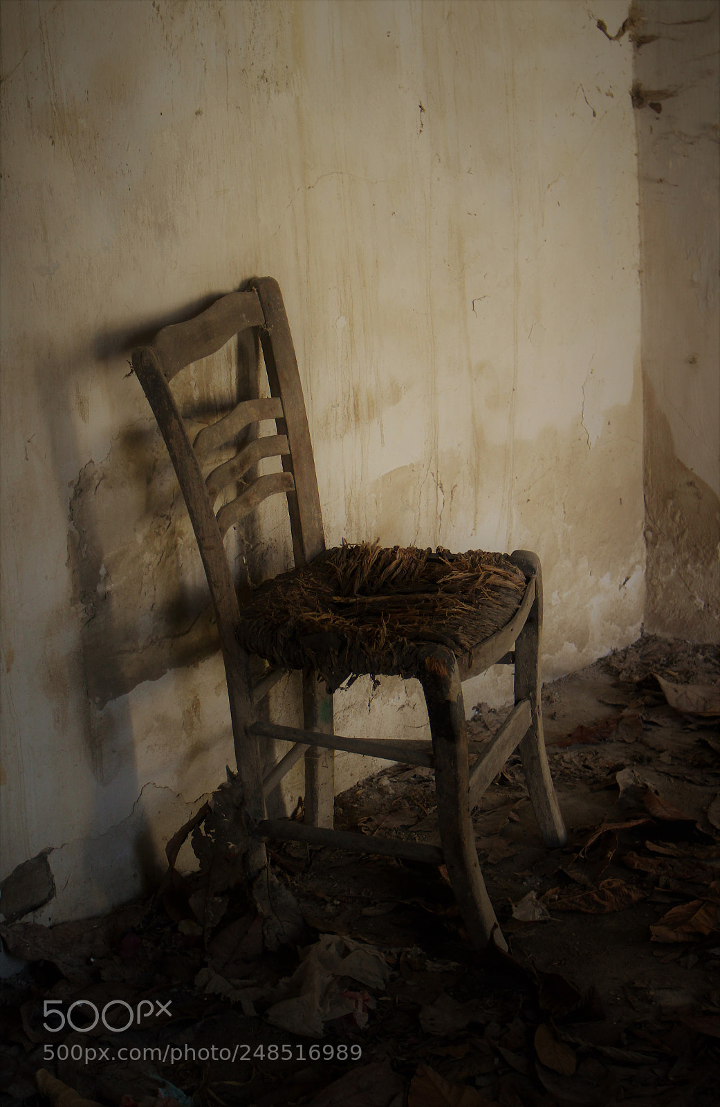 Canon EOS 700D (EOS Rebel T5i / EOS Kiss X7i) sample photo. Abandoned chair photography