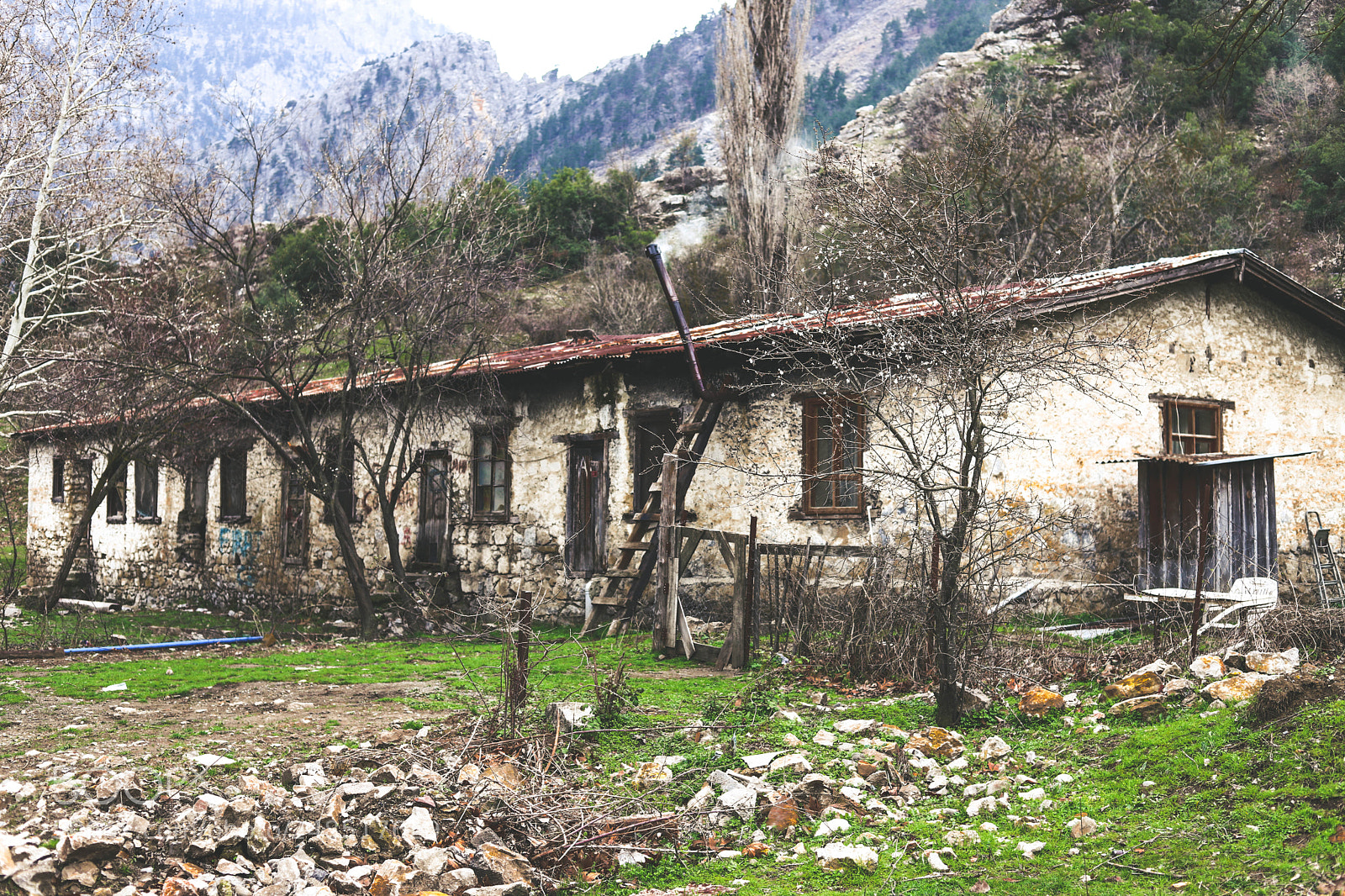 Canon EOS 6D Mark II sample photo. Barn and house photography