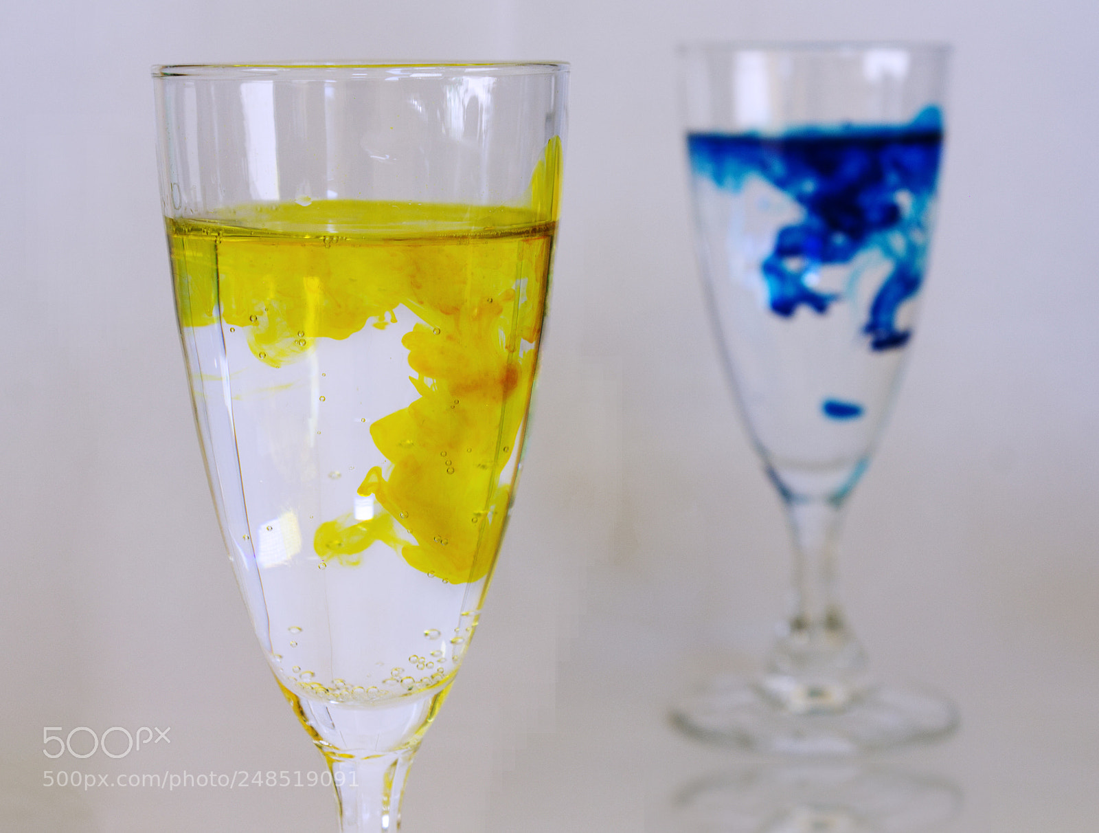 Canon EOS 550D (EOS Rebel T2i / EOS Kiss X4) sample photo. Coloured sparkling wine photography