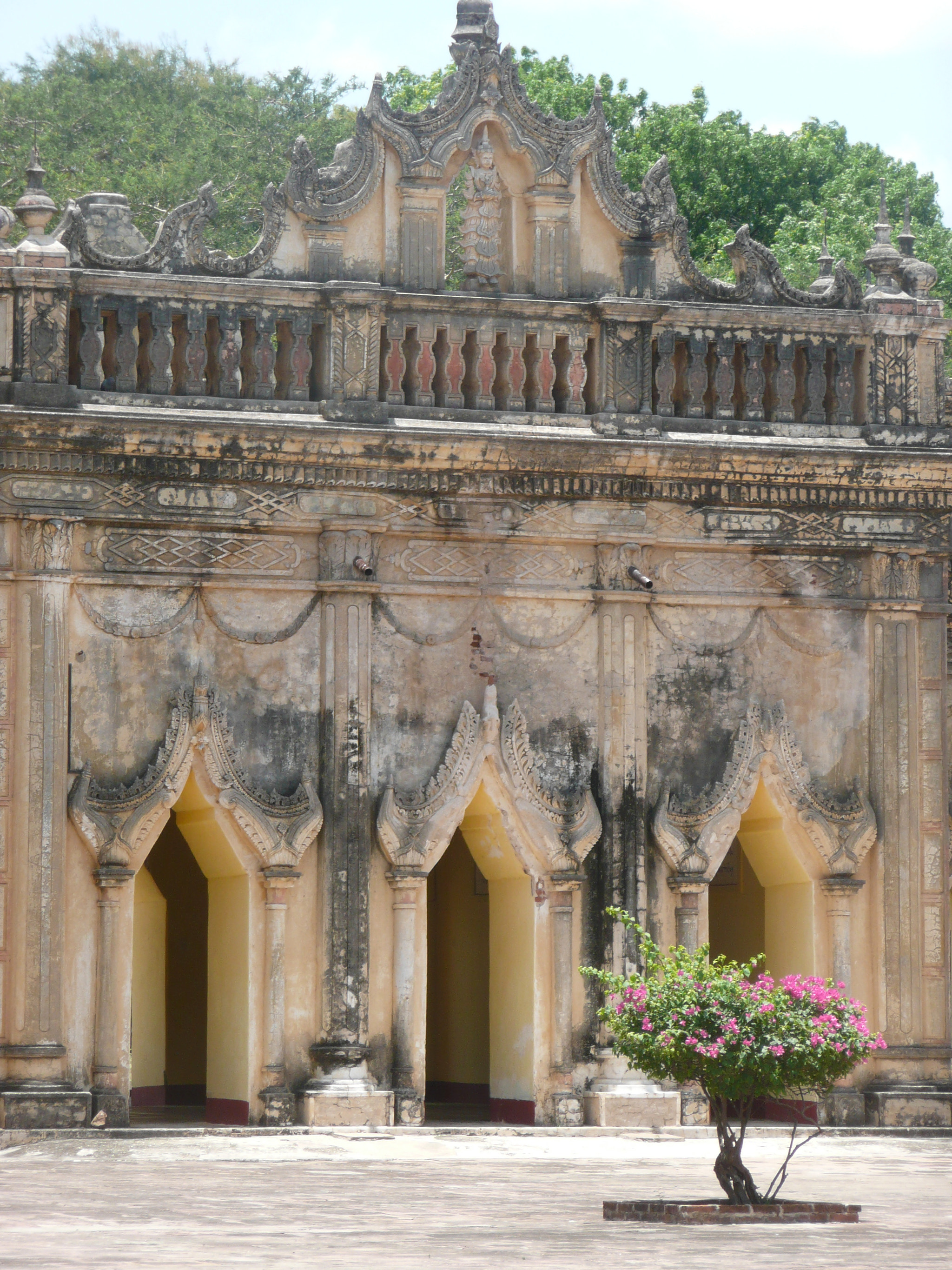 Panasonic DMC-TZ3 sample photo. Bagan courtyard photography