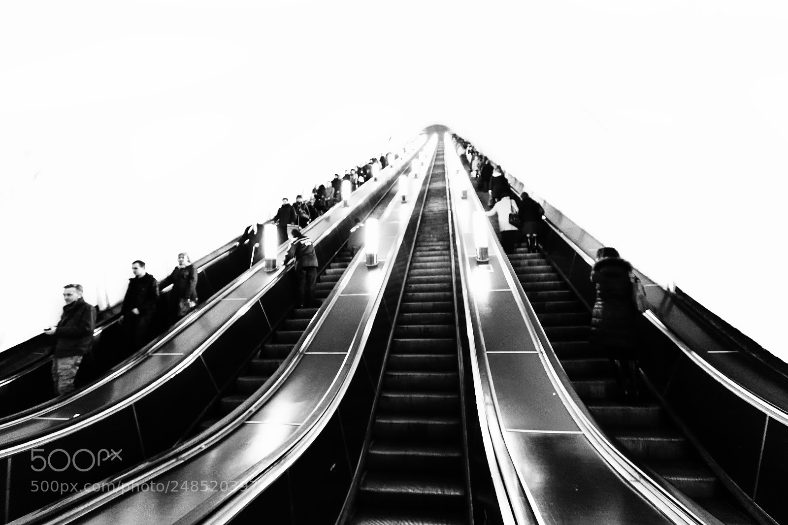 Canon EOS 7D Mark II sample photo. Moscow subway. photography