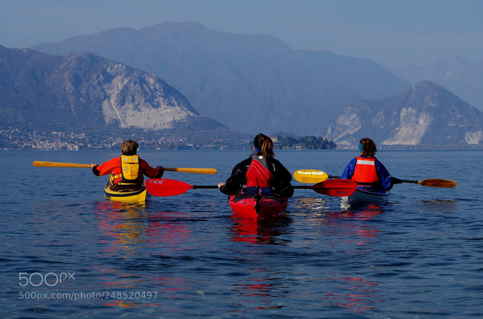 Pentax K-50 sample photo. Tre ragazze in kayak photography