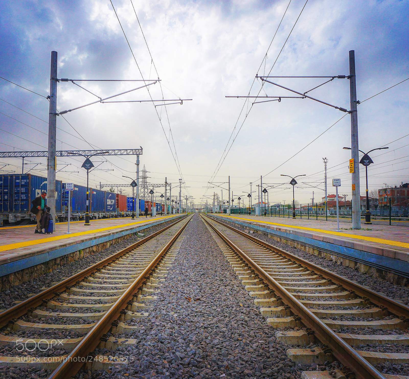 Sony a6000 sample photo. Waiting to next train photography
