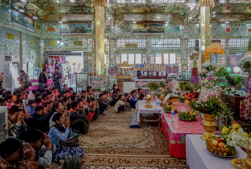 Sony DSC-RX0 sample photo. Devotion. myanmar photography