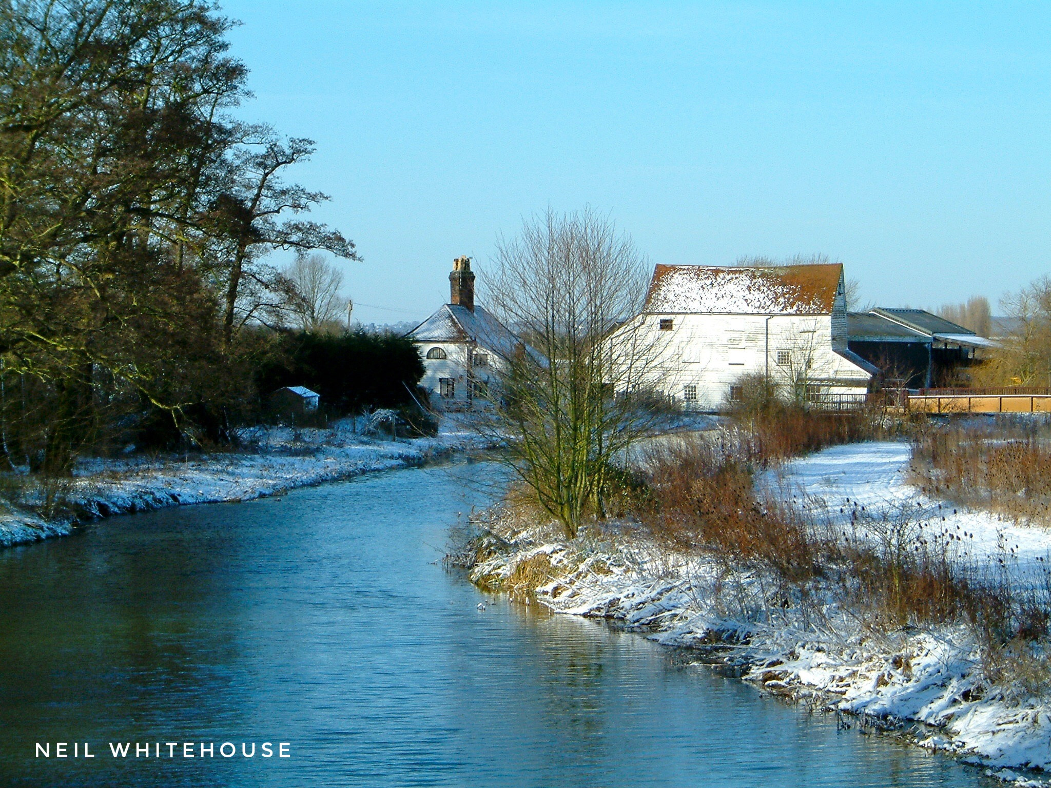 Fujifilm FinePix F601 ZOOM sample photo. River cottage, abridge, essex photography