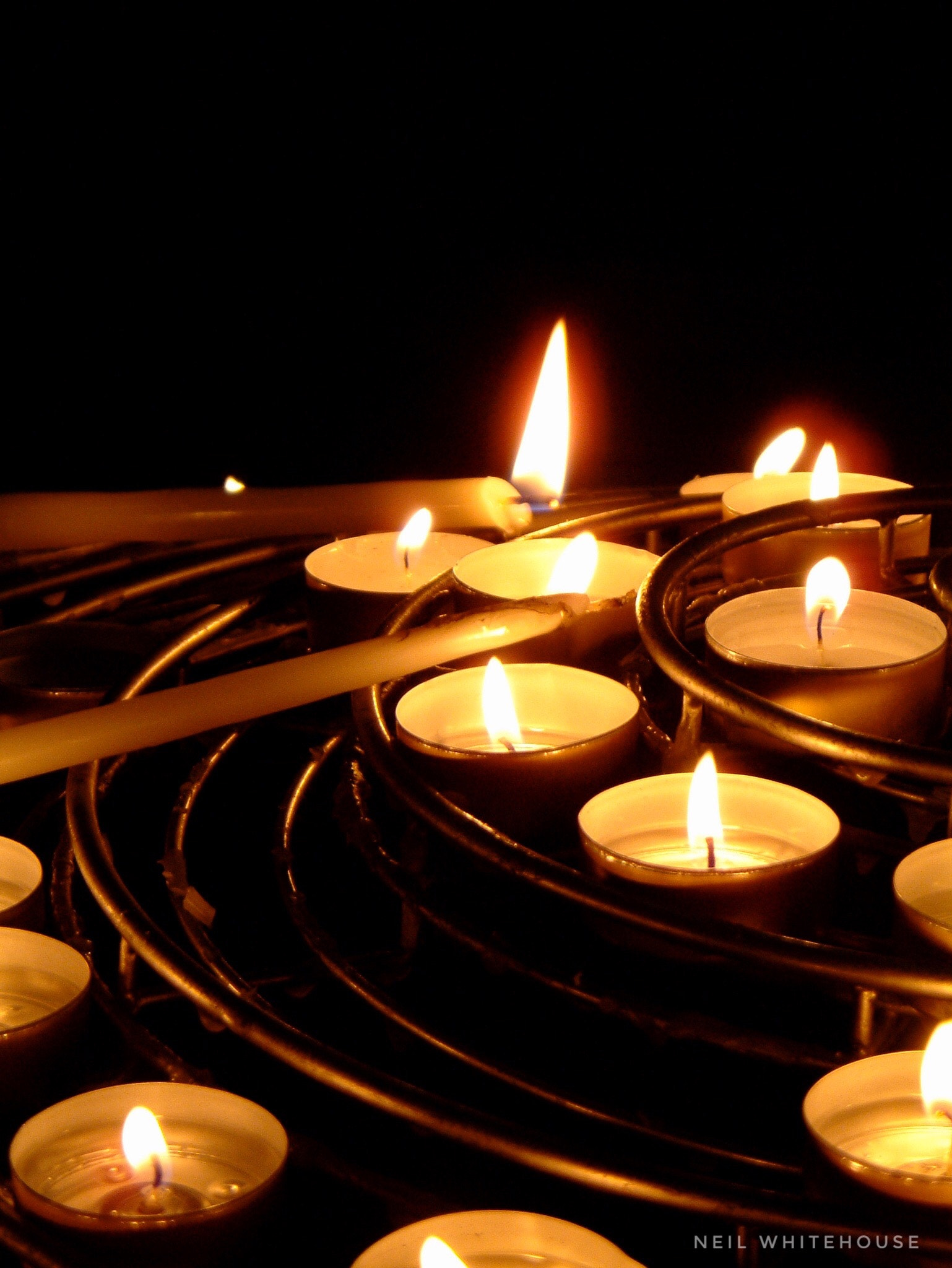 Fujifilm FinePix F601 ZOOM sample photo. Church remembrance candles photography
