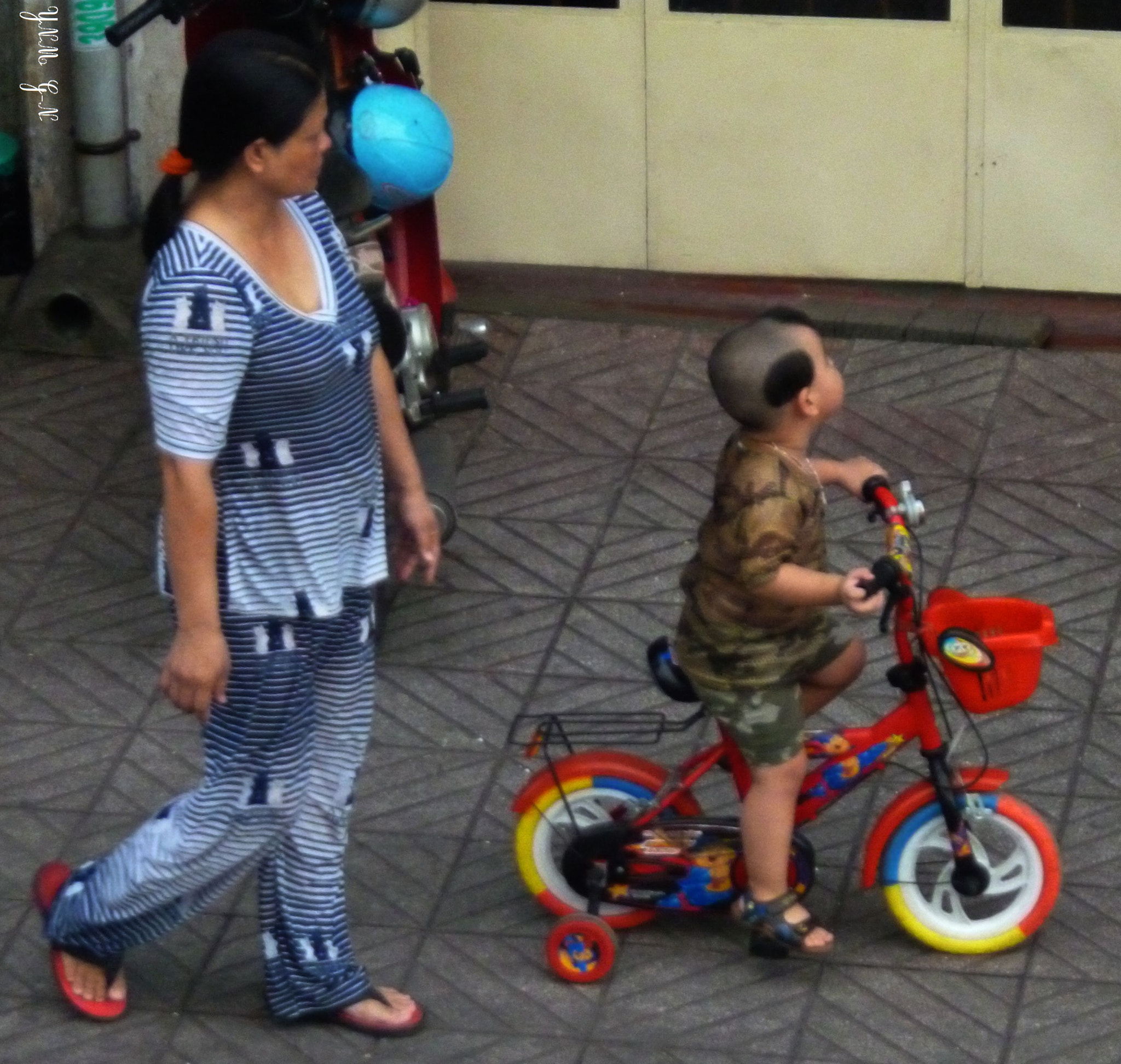Panasonic DMC-FS40 sample photo. Vn people lot() photography